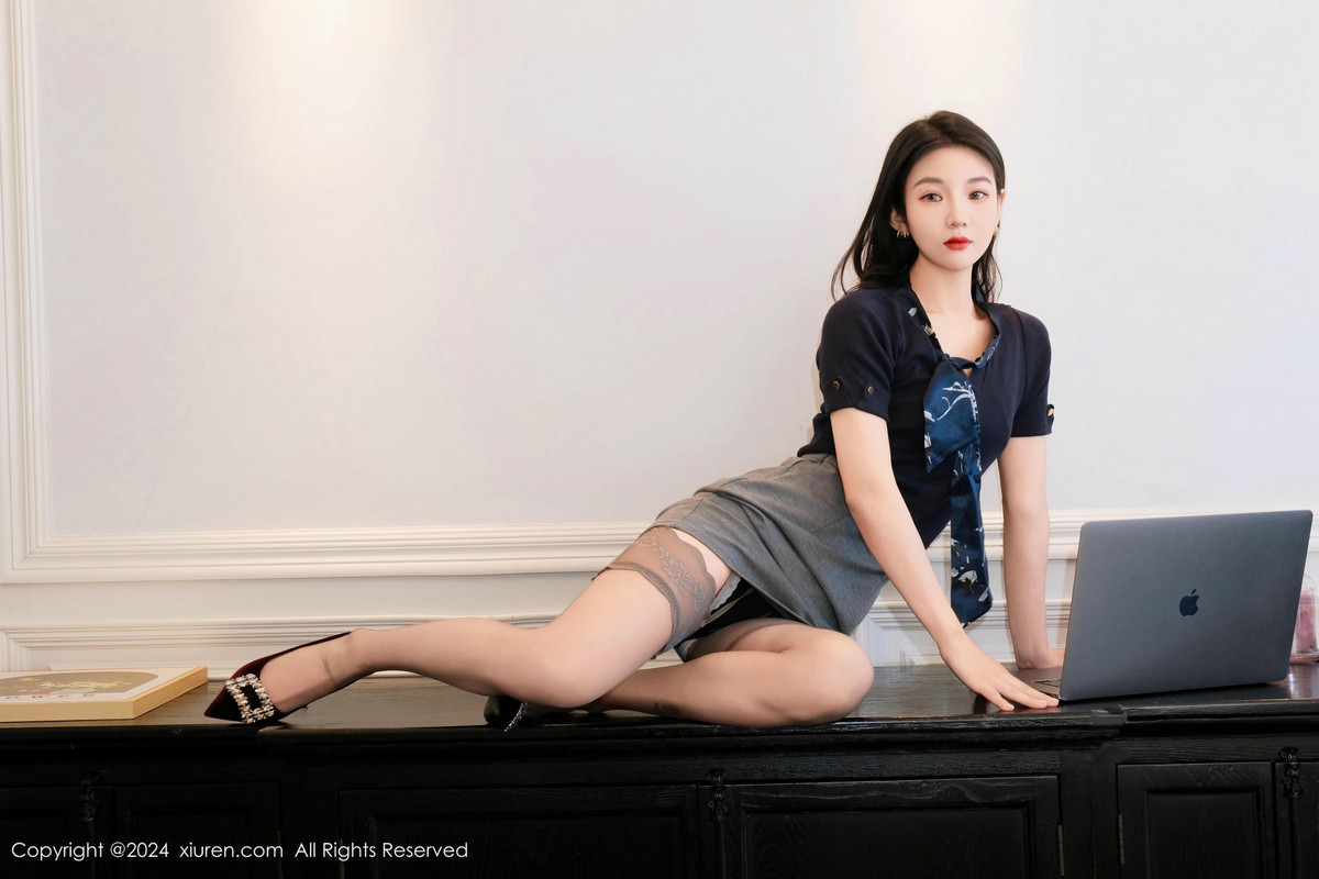 [XiuRen]高清写真图 2024.12.11 No.9580 希恬儿 丝袜美腿
