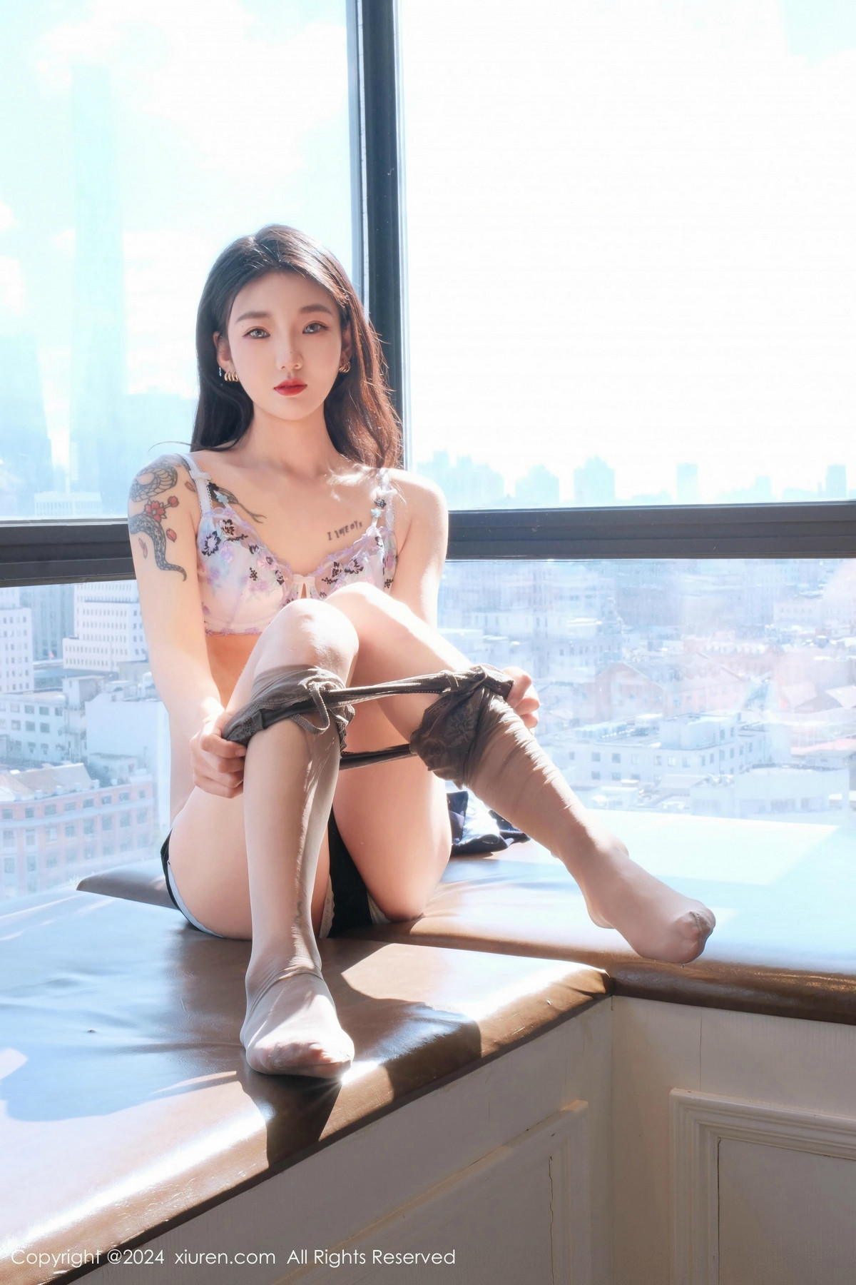 [XiuRen]高清写真图 2024.12.11 No.9580 希恬儿 丝袜美腿