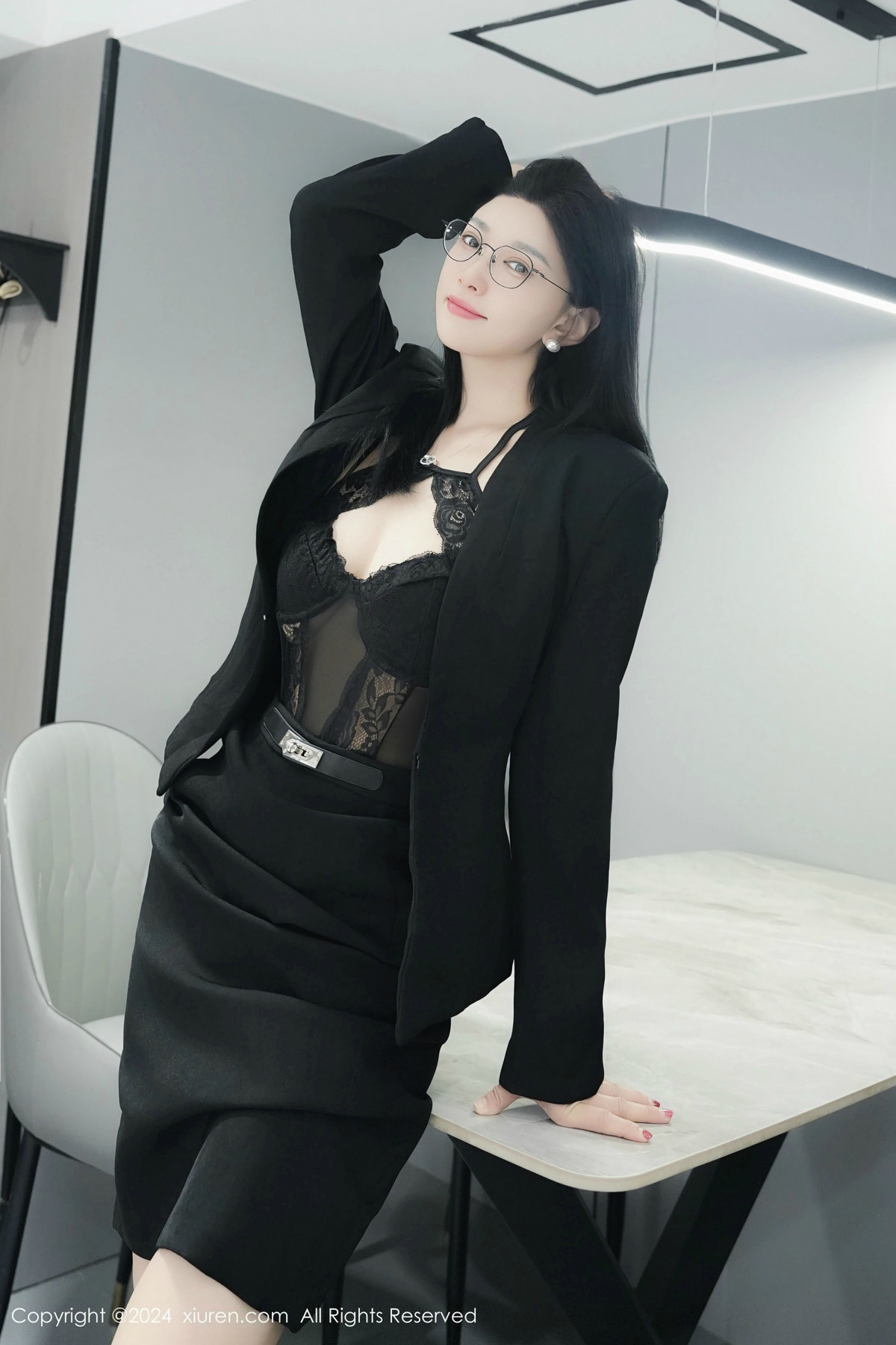 [XiuRen]高清写真图 2024.12.23 No.9639 雅茹老师 黑丝美臀