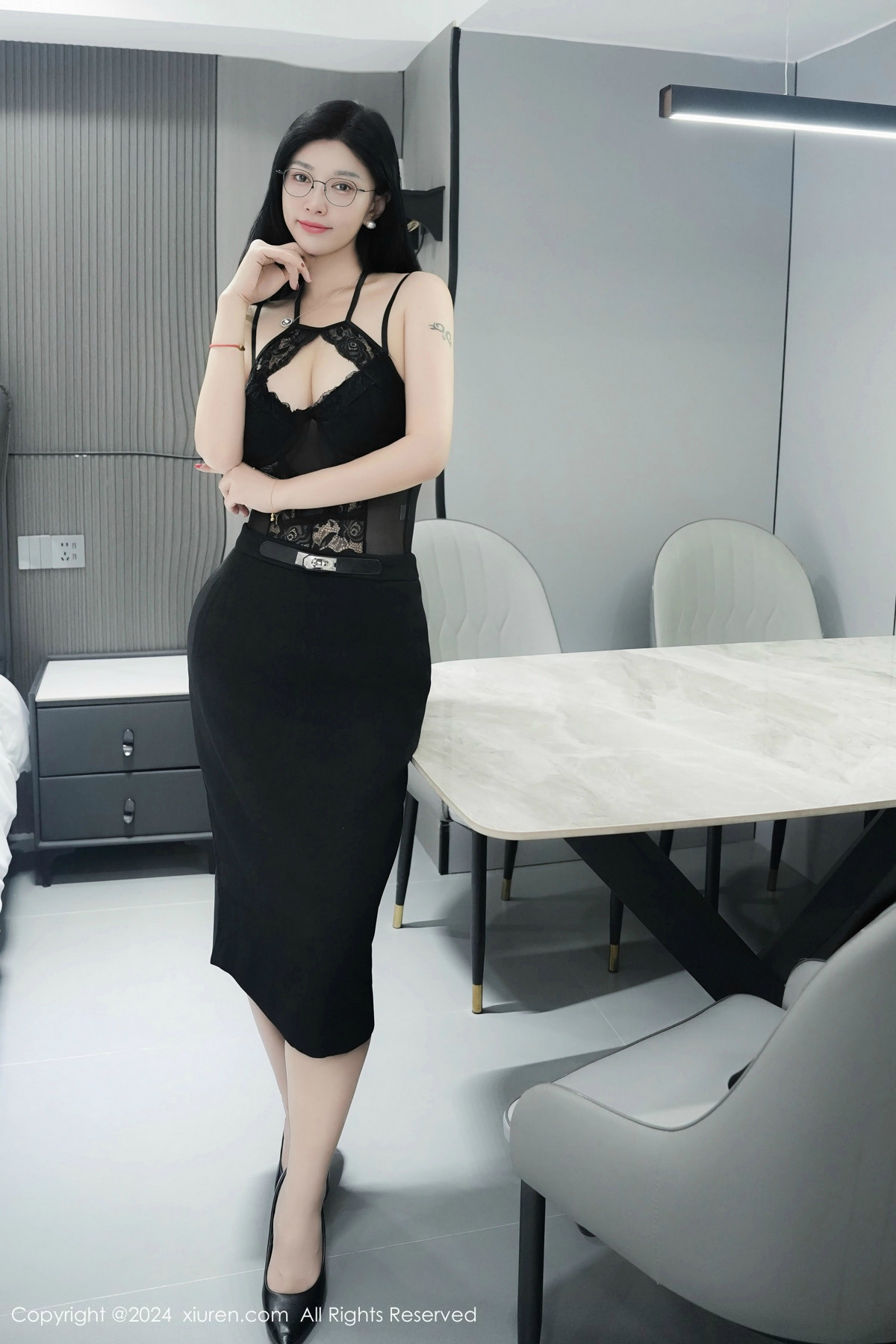 [XiuRen]高清写真图 2024.12.23 No.9639 雅茹老师 黑丝美臀