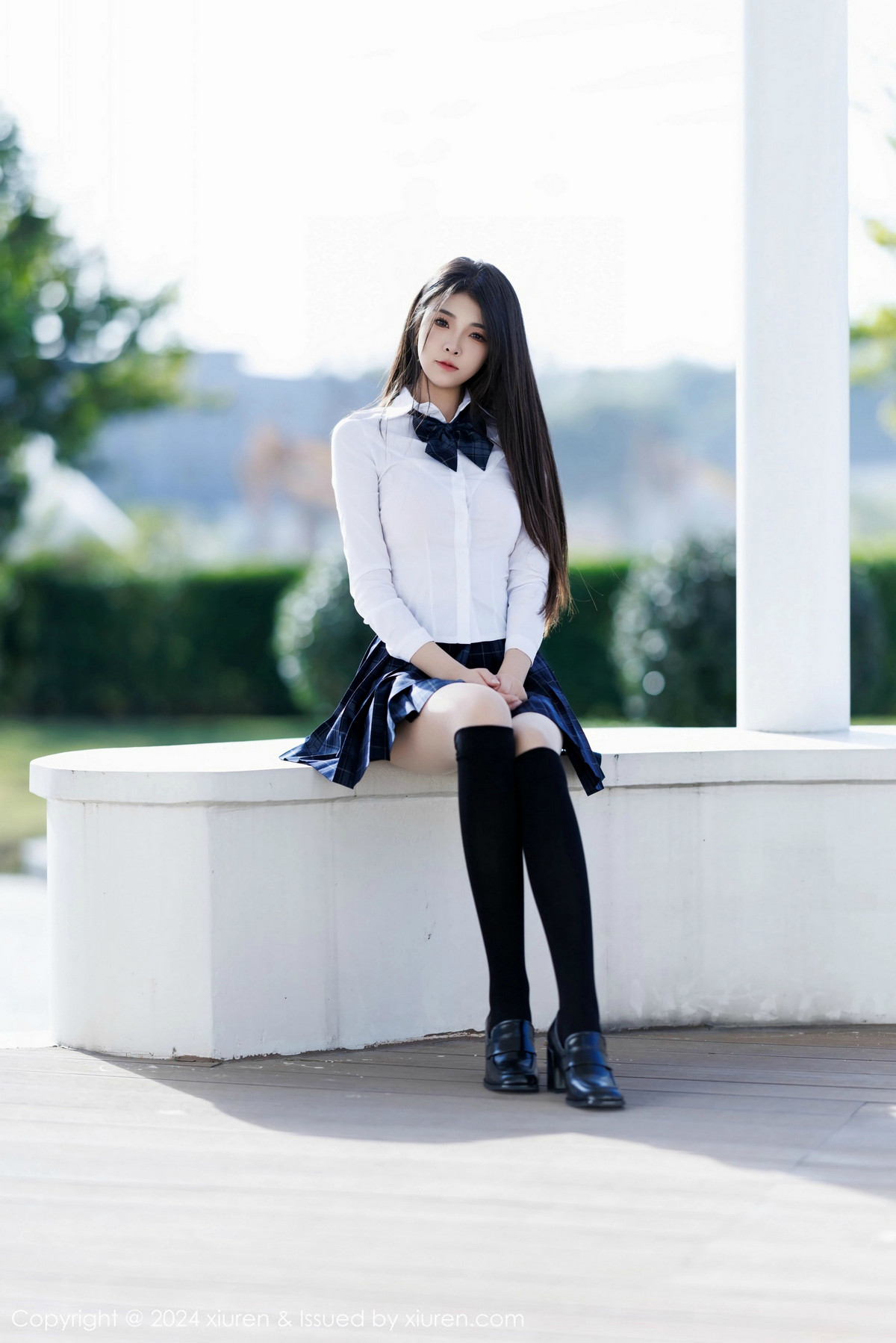 [XiuRen]高清写真图 2024.12.30 No.9682 初梦瑶 短裙美腿