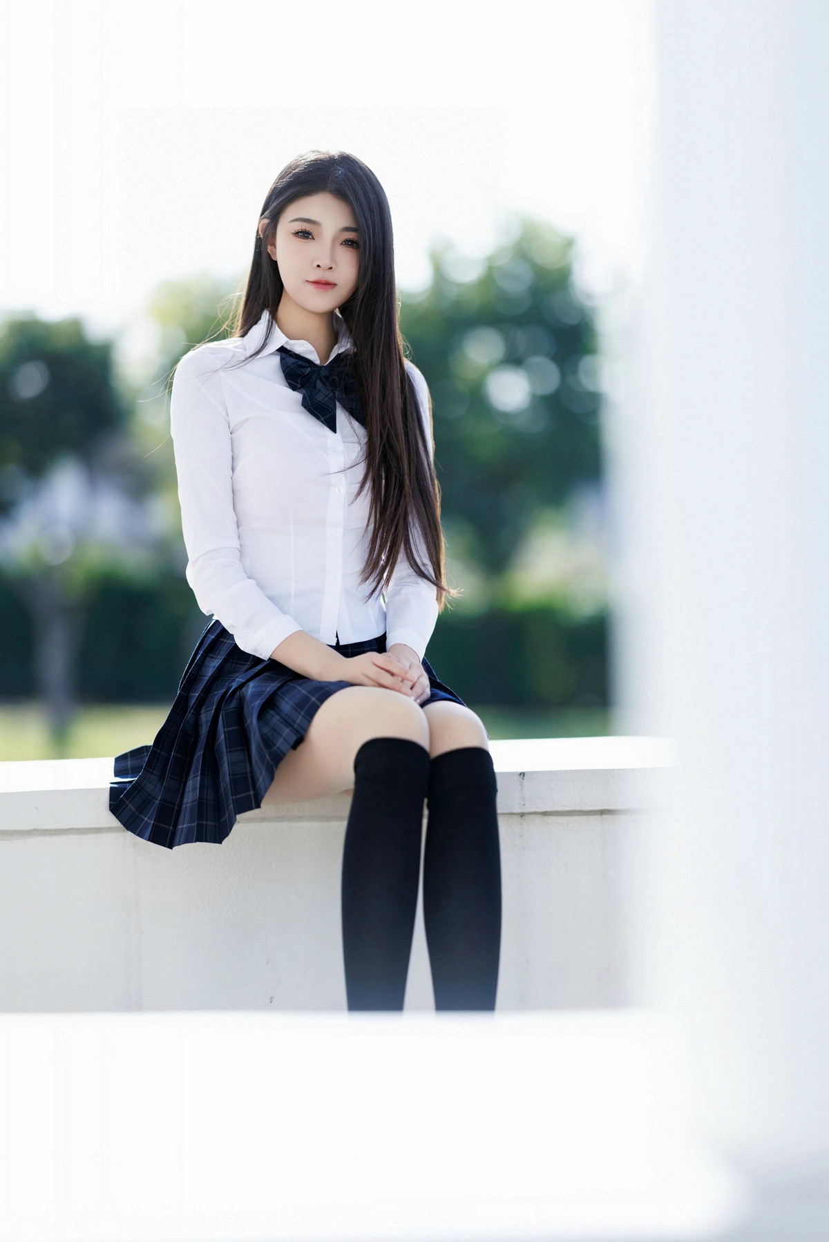 [XiuRen]高清写真图 2024.12.30 No.9682 初梦瑶 短裙美腿