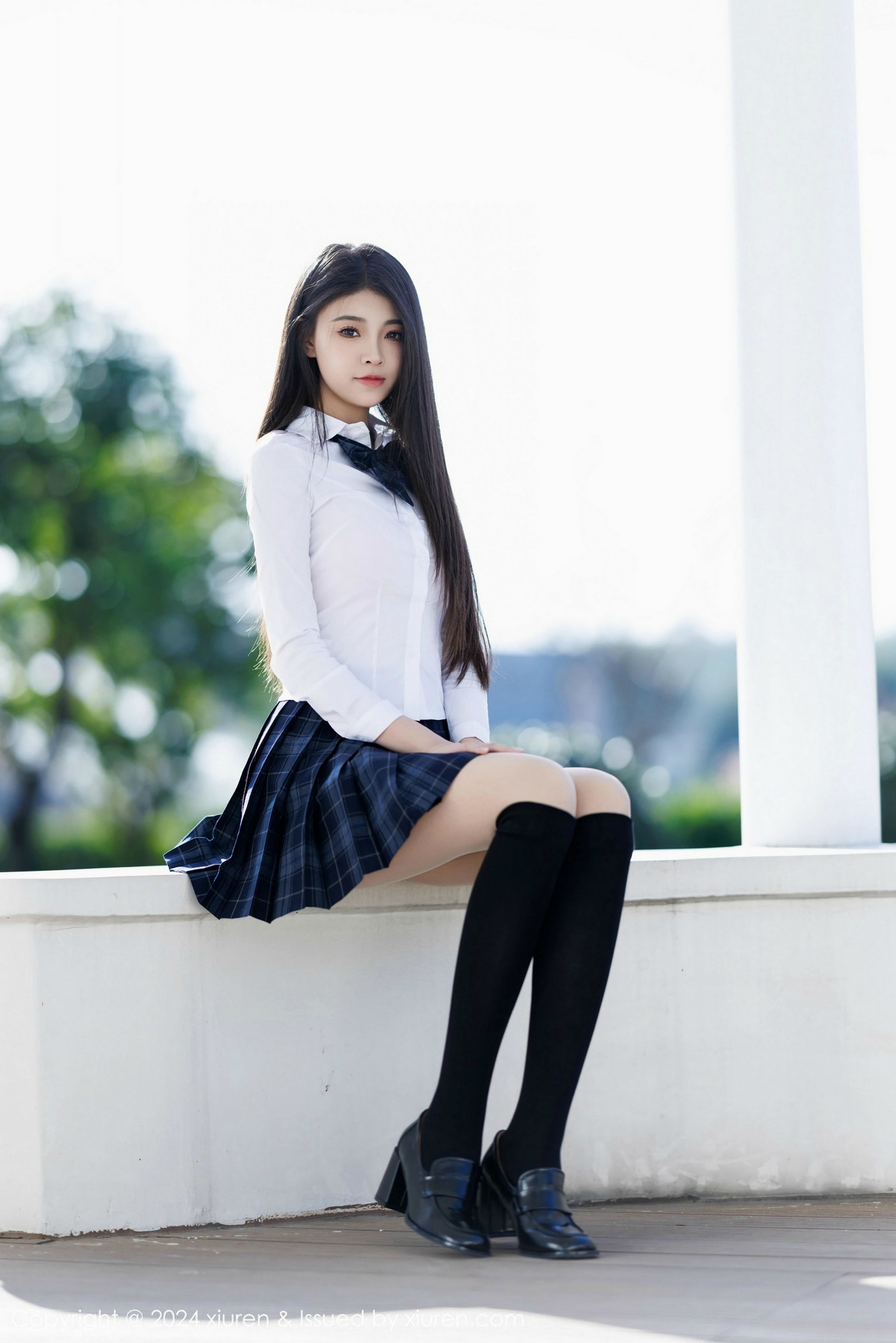 [XiuRen]高清写真图 2024.12.30 No.9682 初梦瑶 短裙美腿