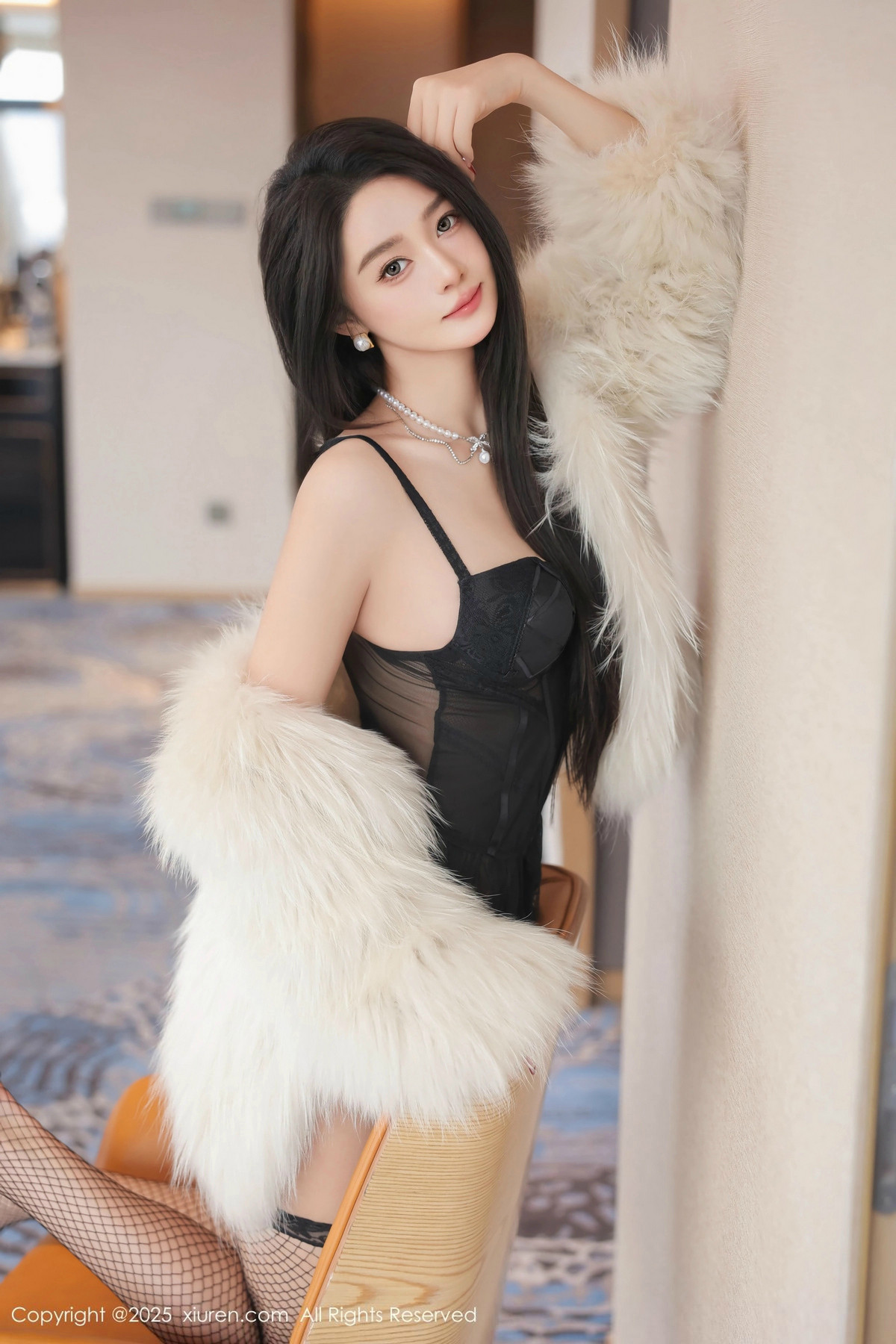 [XiuRen]高清写真图 2025.01.17 No.9781 Candy糖糖 黑丝美腿