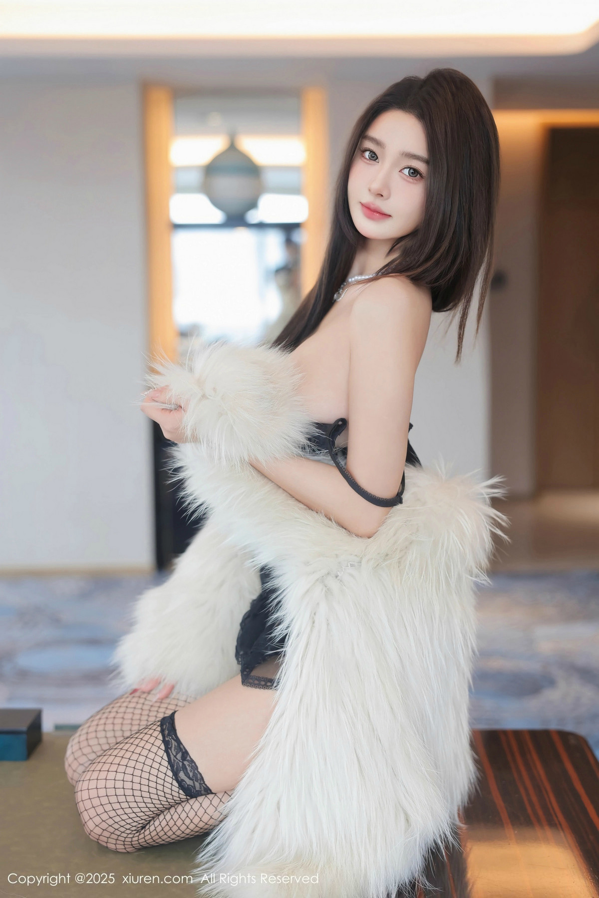 [XiuRen]高清写真图 2025.01.17 No.9781 Candy糖糖 黑丝美腿
