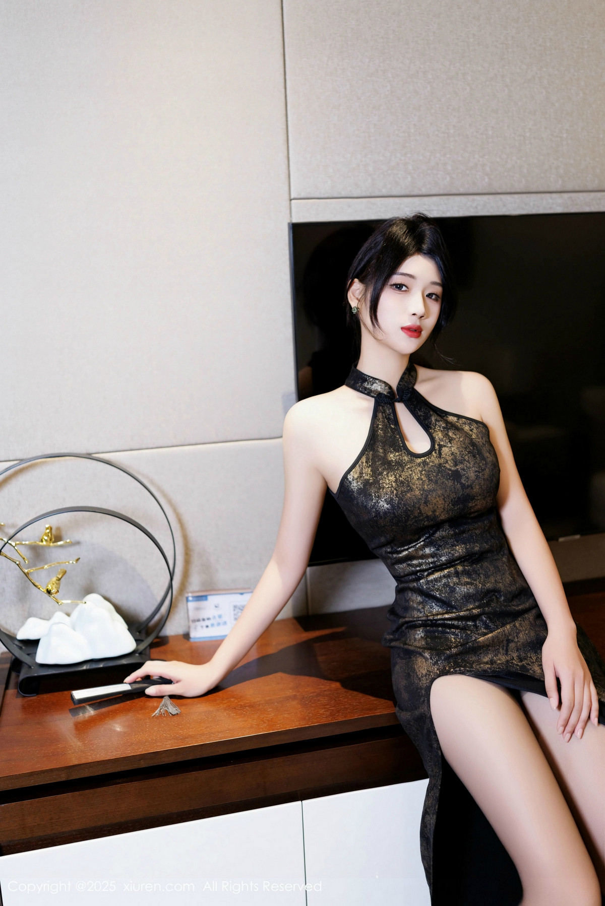 [XiuRen]高清写真图 2025.01.21 No.9793 南乔 黑丝美腿