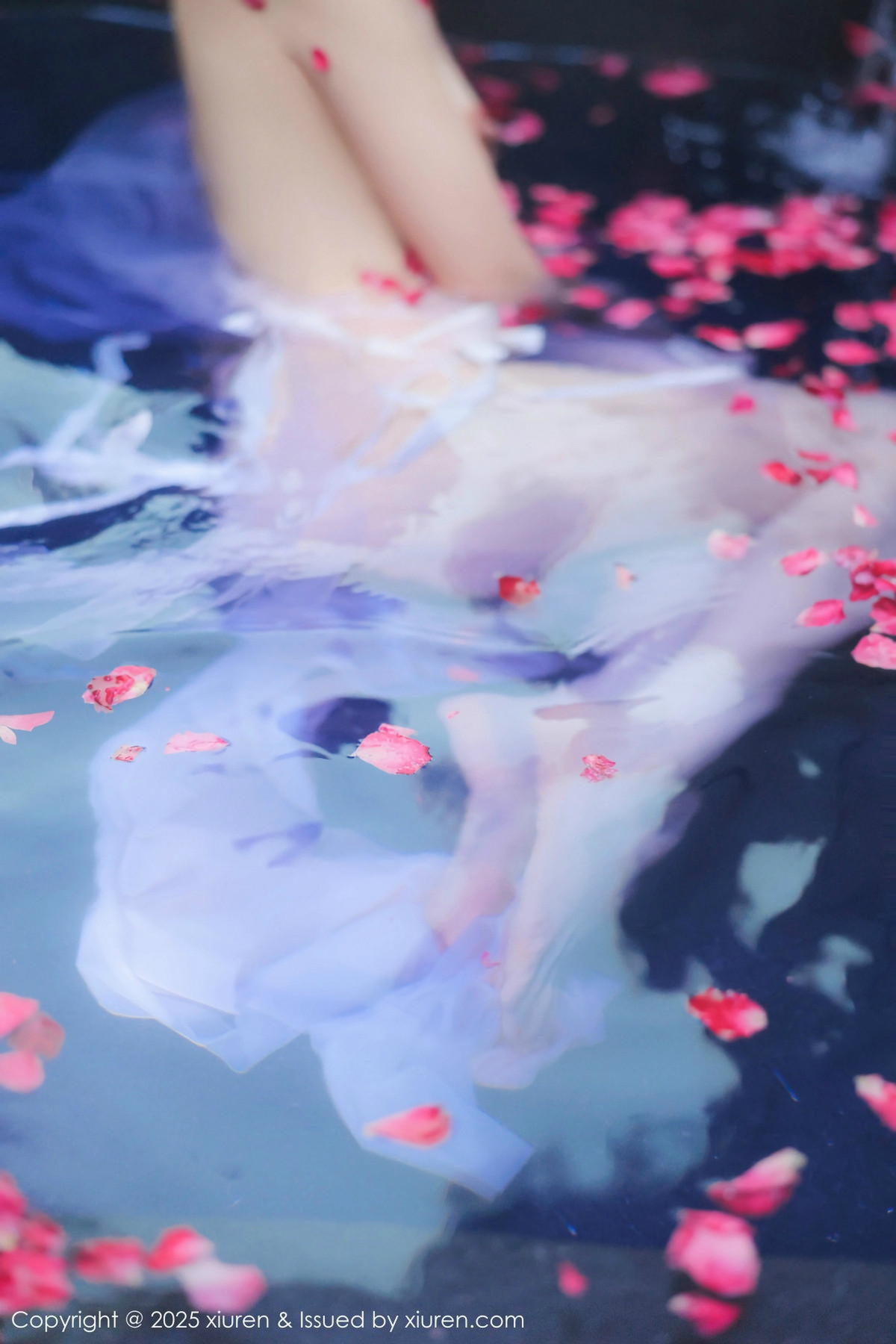 [XiuRen]高清写真图 2025.01.17 No.9778 桃妖夭 浴池美腿