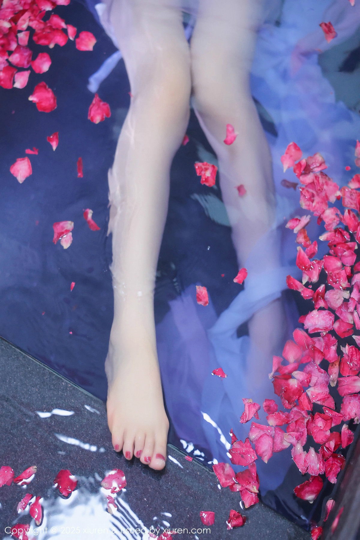 [XiuRen]高清写真图 2025.01.17 No.9778 桃妖夭 浴池美腿