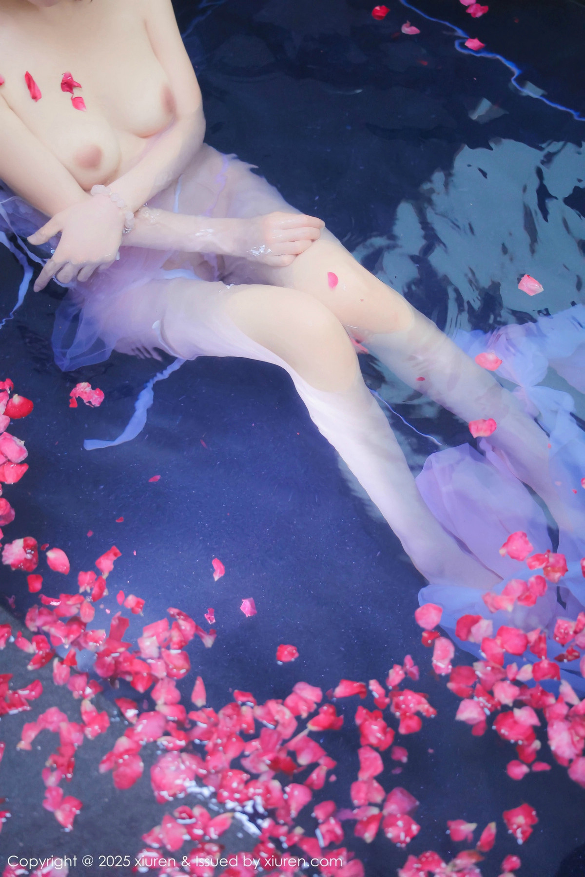 [XiuRen]高清写真图 2025.01.17 No.9778 桃妖夭 浴池美腿