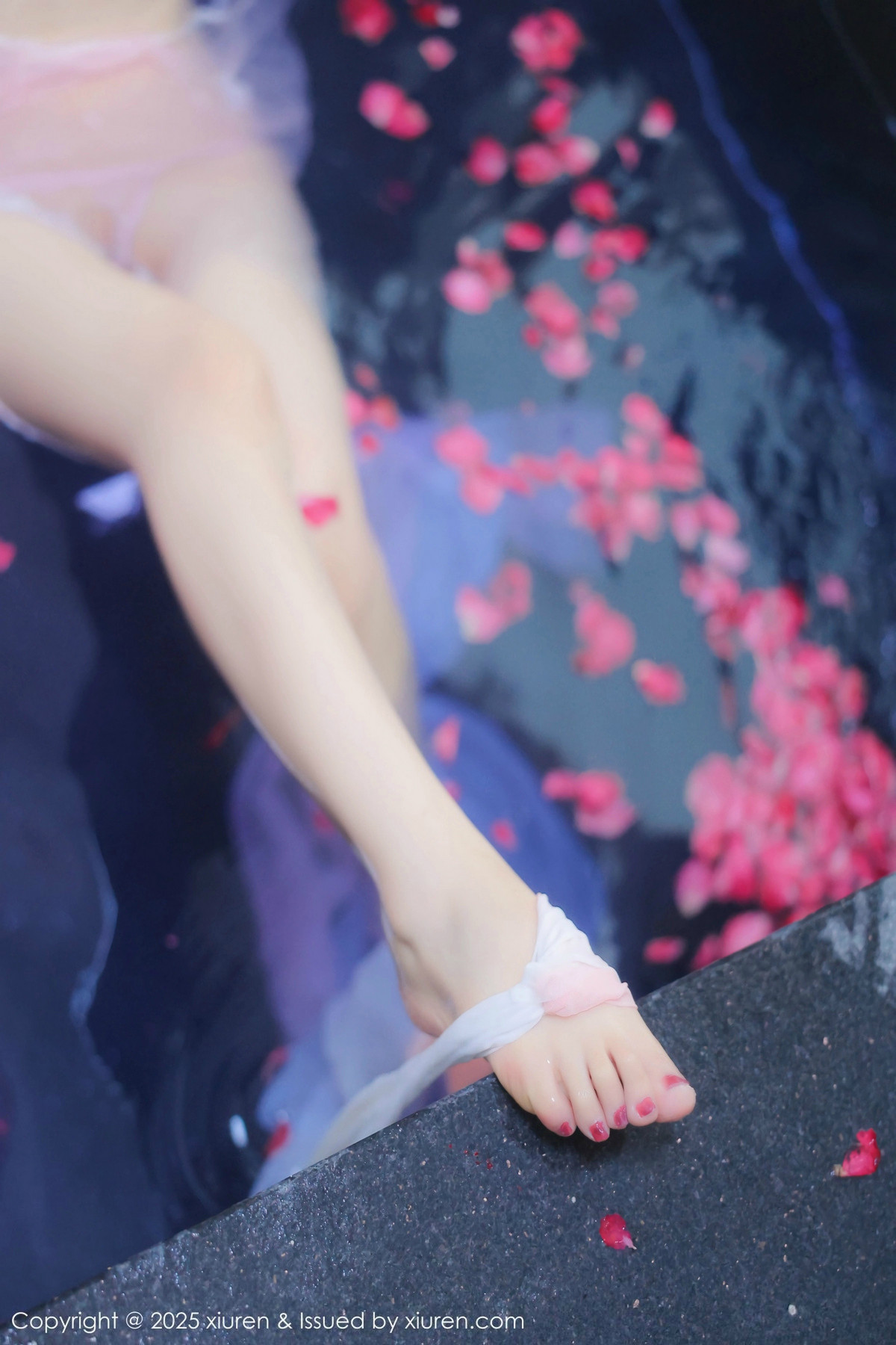 [XiuRen]高清写真图 2025.01.17 No.9778 桃妖夭 浴池美腿