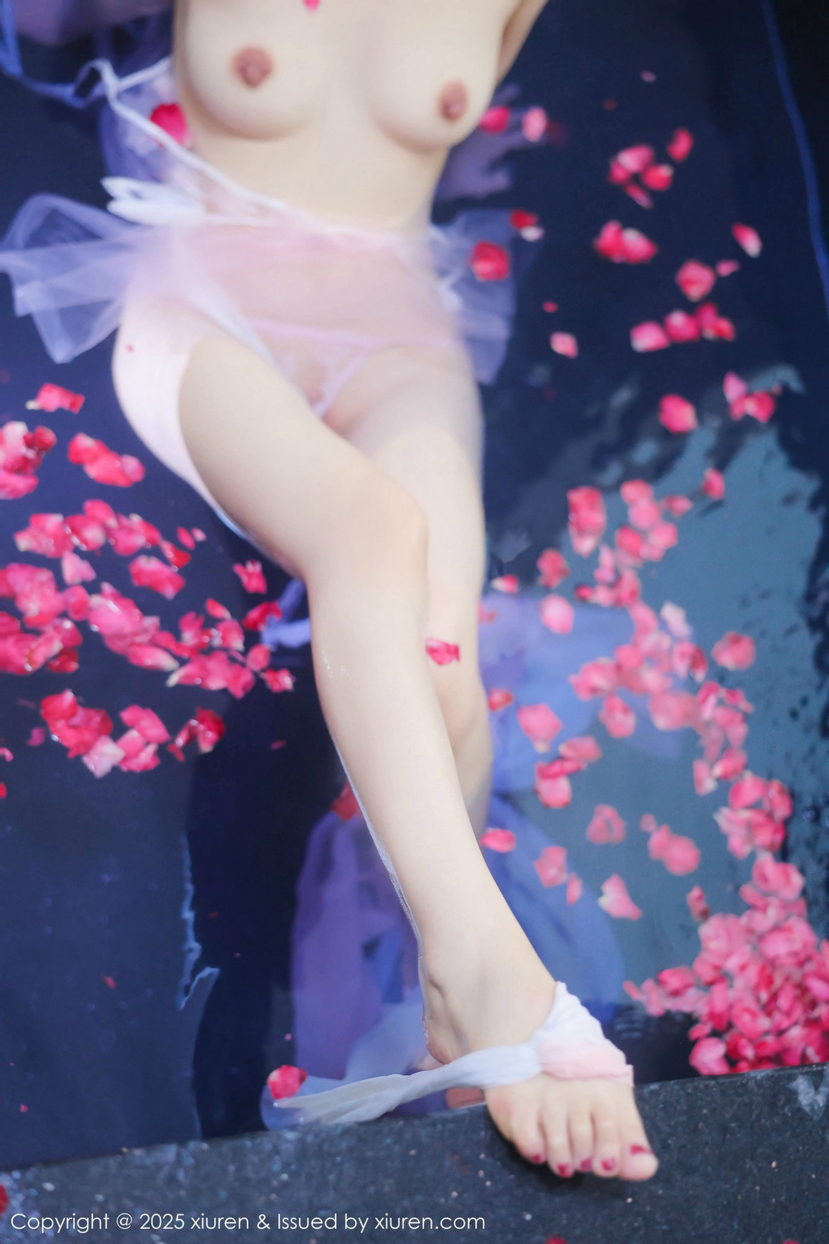 [XiuRen]高清写真图 2025.01.17 No.9778 桃妖夭 浴池美腿