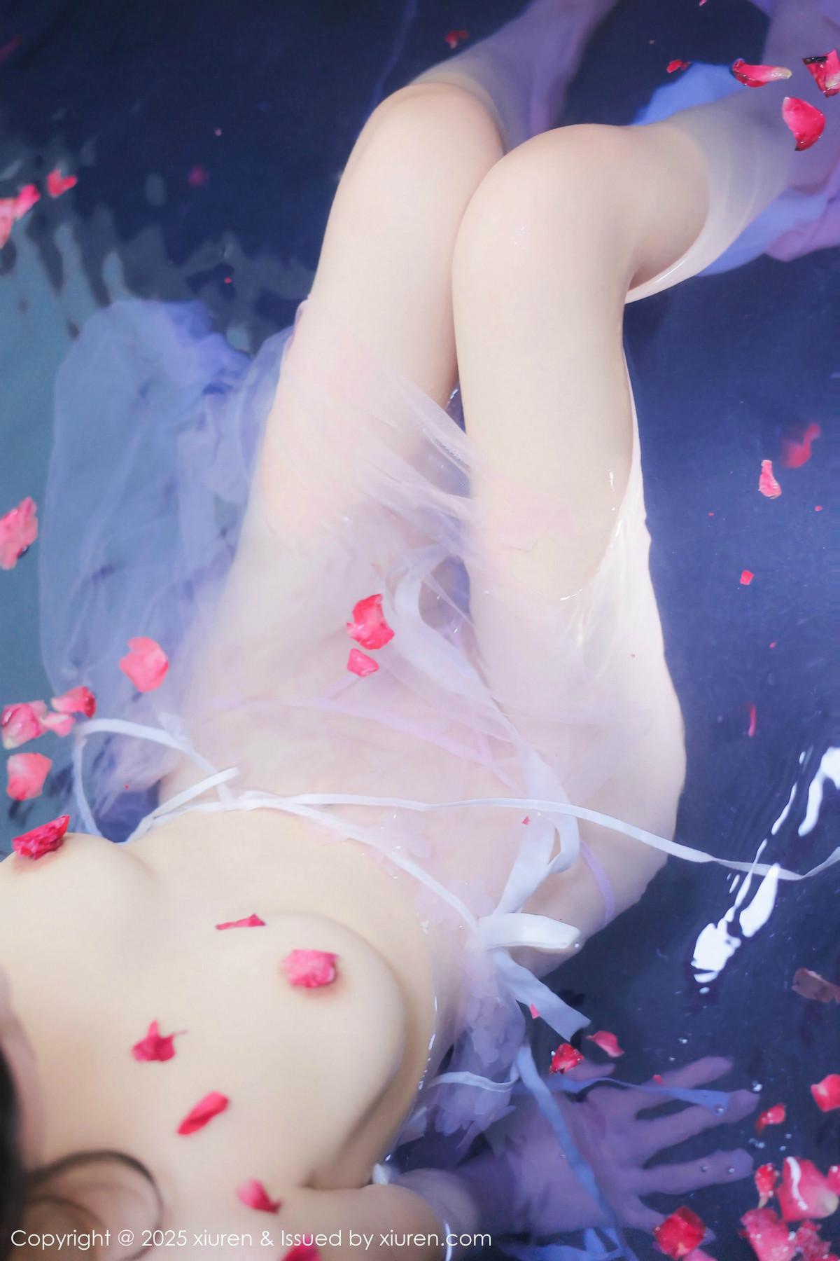 [XiuRen]高清写真图 2025.01.17 No.9778 桃妖夭 浴池美腿