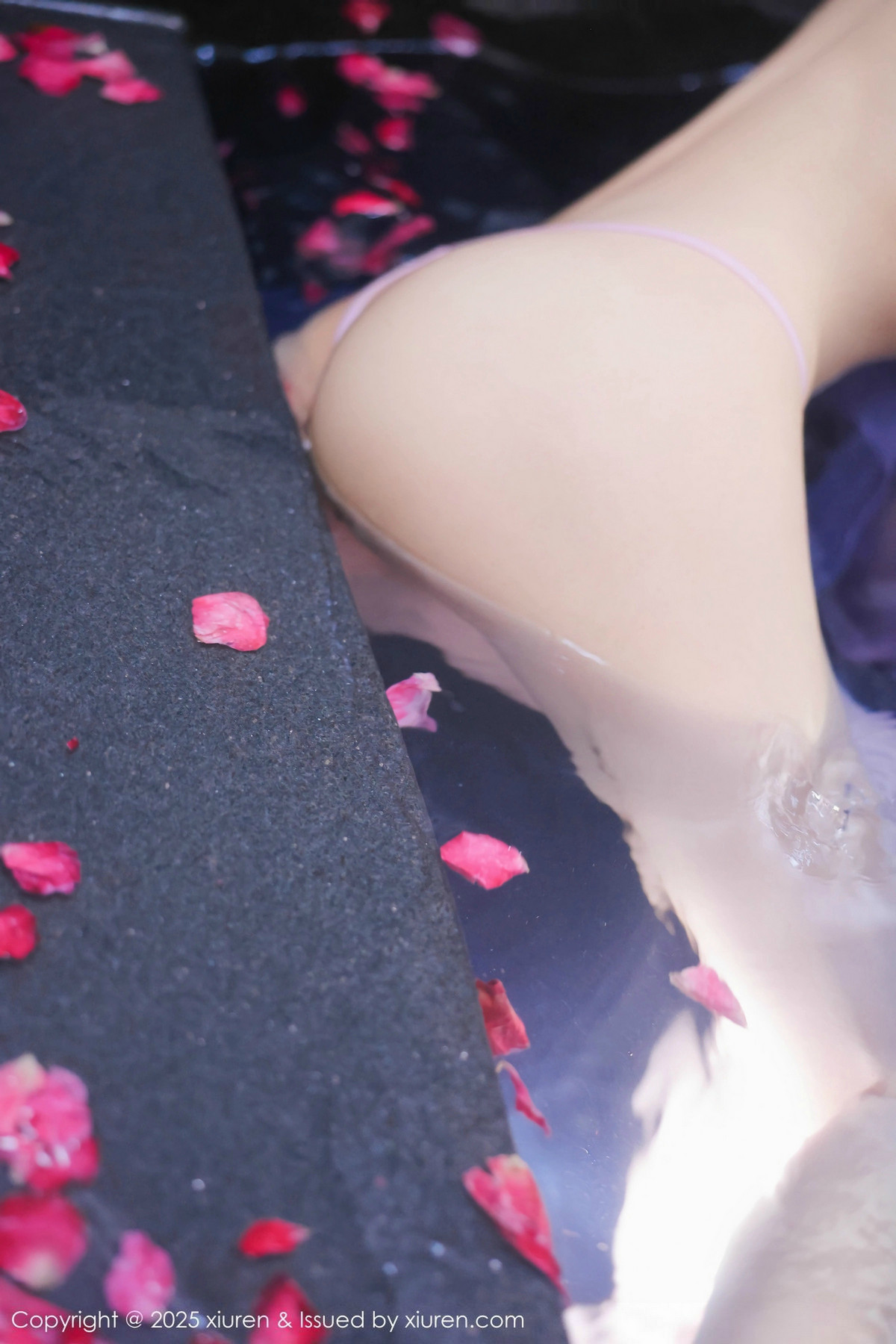 [XiuRen]高清写真图 2025.01.17 No.9778 桃妖夭 浴池美腿