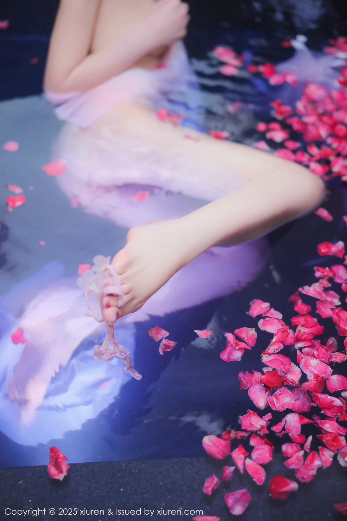 [XiuRen]高清写真图 2025.01.17 No.9778 桃妖夭 浴池美腿