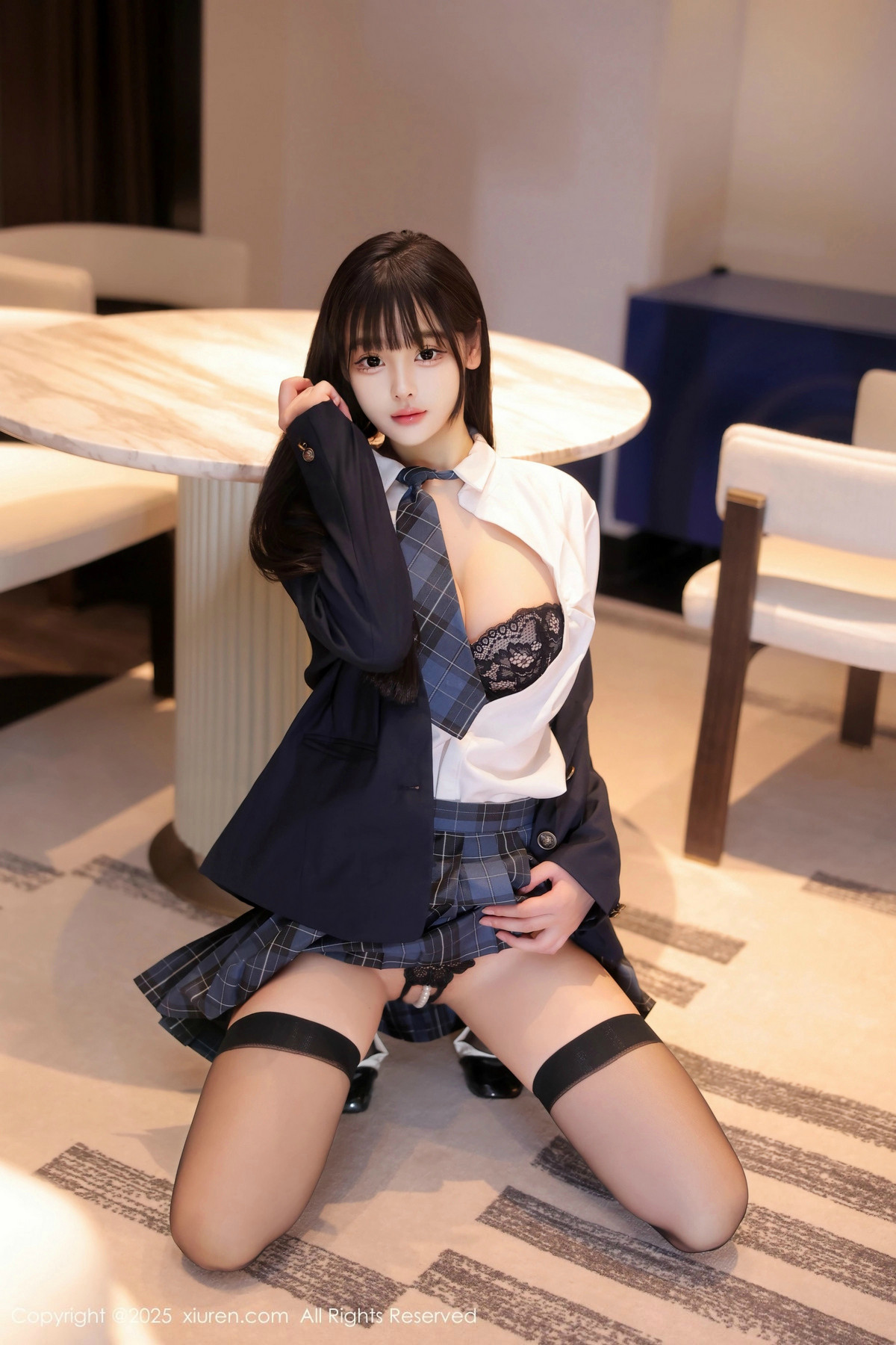 [XiuRen]高清写真图 2025.02.08 No.9853 余安安 黑丝美腿