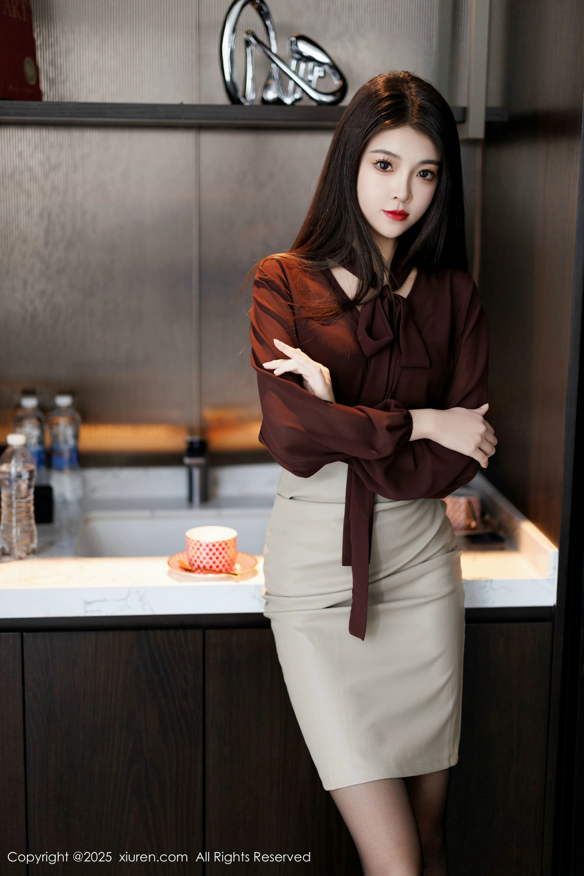 [XiuRen]高清写真图 2025.02.11 No.9868 初梦瑶 黑丝美腿