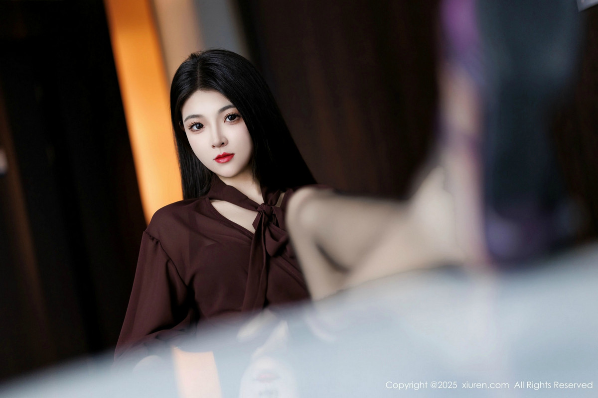 [XiuRen]高清写真图 2025.02.11 No.9868 初梦瑶 黑丝美腿