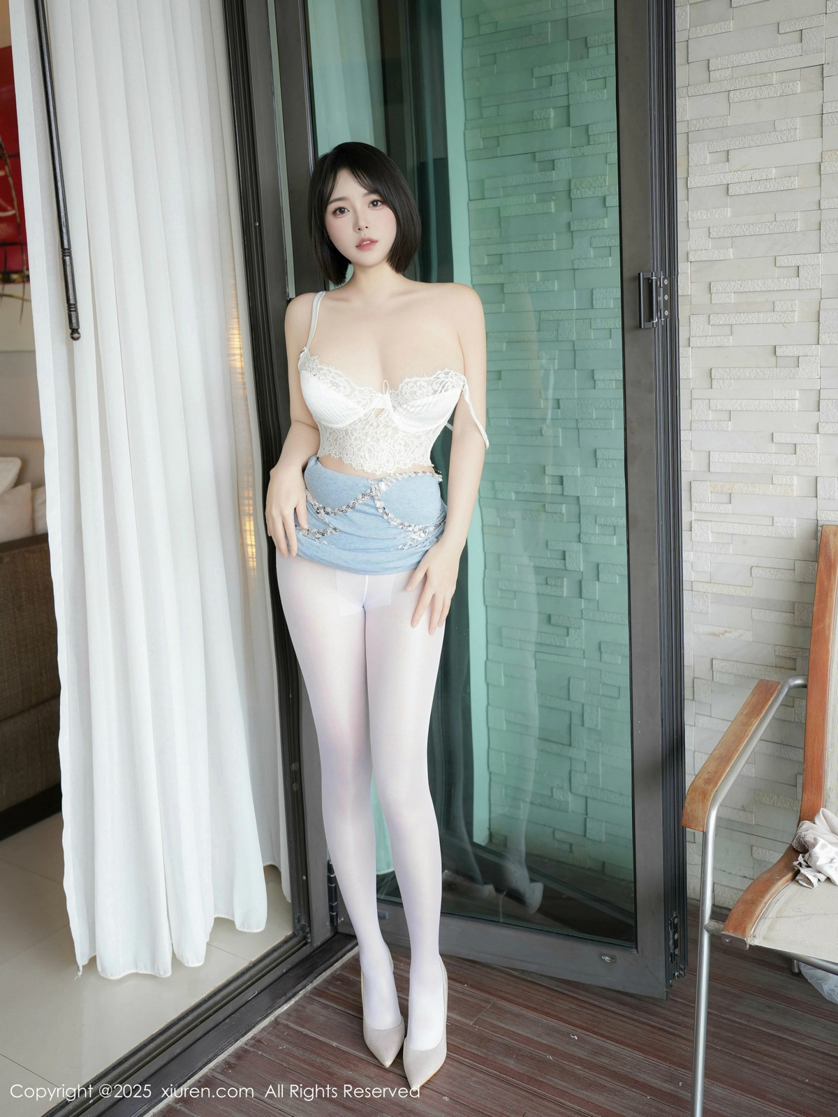 [XiuRen]高清写真图 2025.02.12 No.9872 桃色奶酪 丝袜美腿