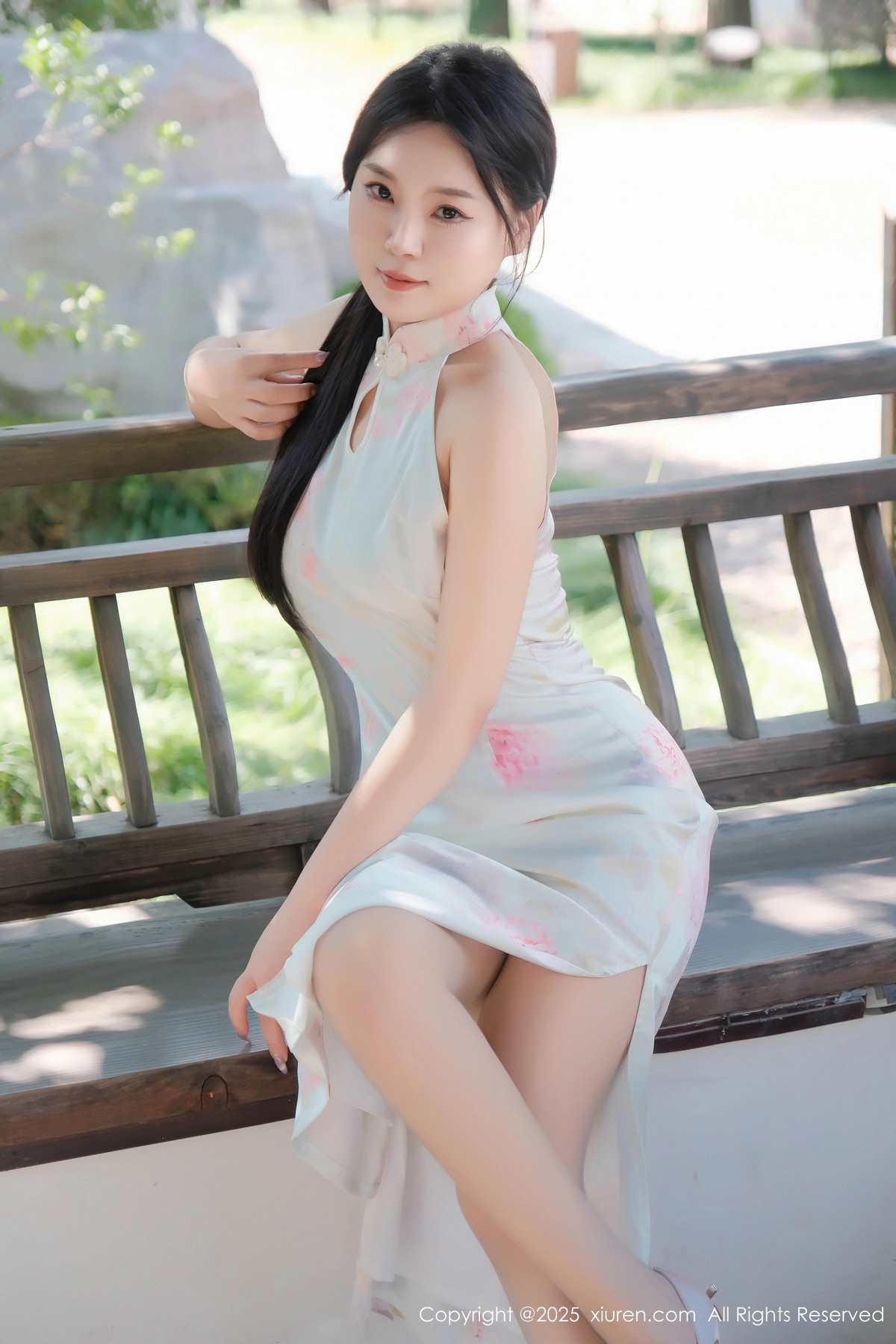 [XiuRen]高清写真图 2025.02.17 No.9893 麦田 丝袜美腿