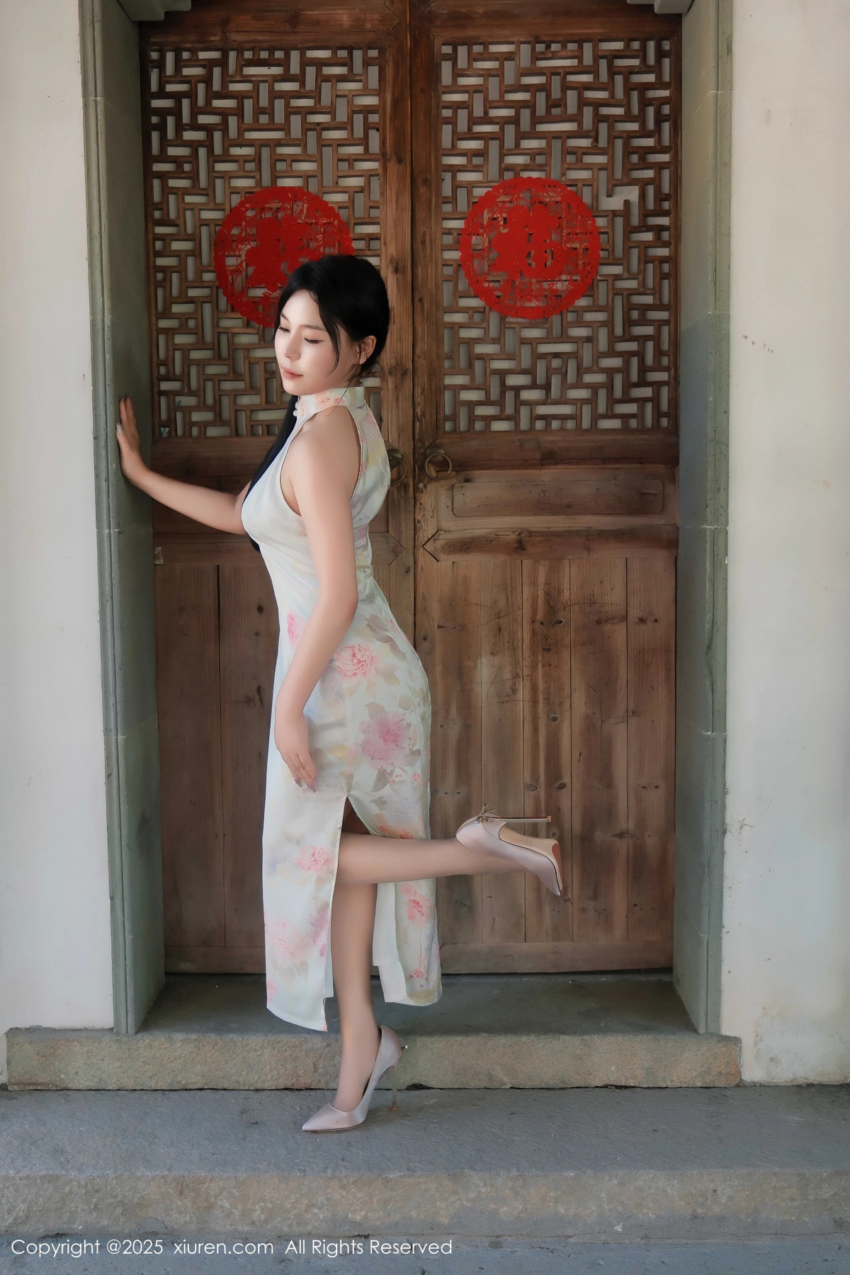 [XiuRen]高清写真图 2025.02.17 No.9893 麦田 丝袜美腿