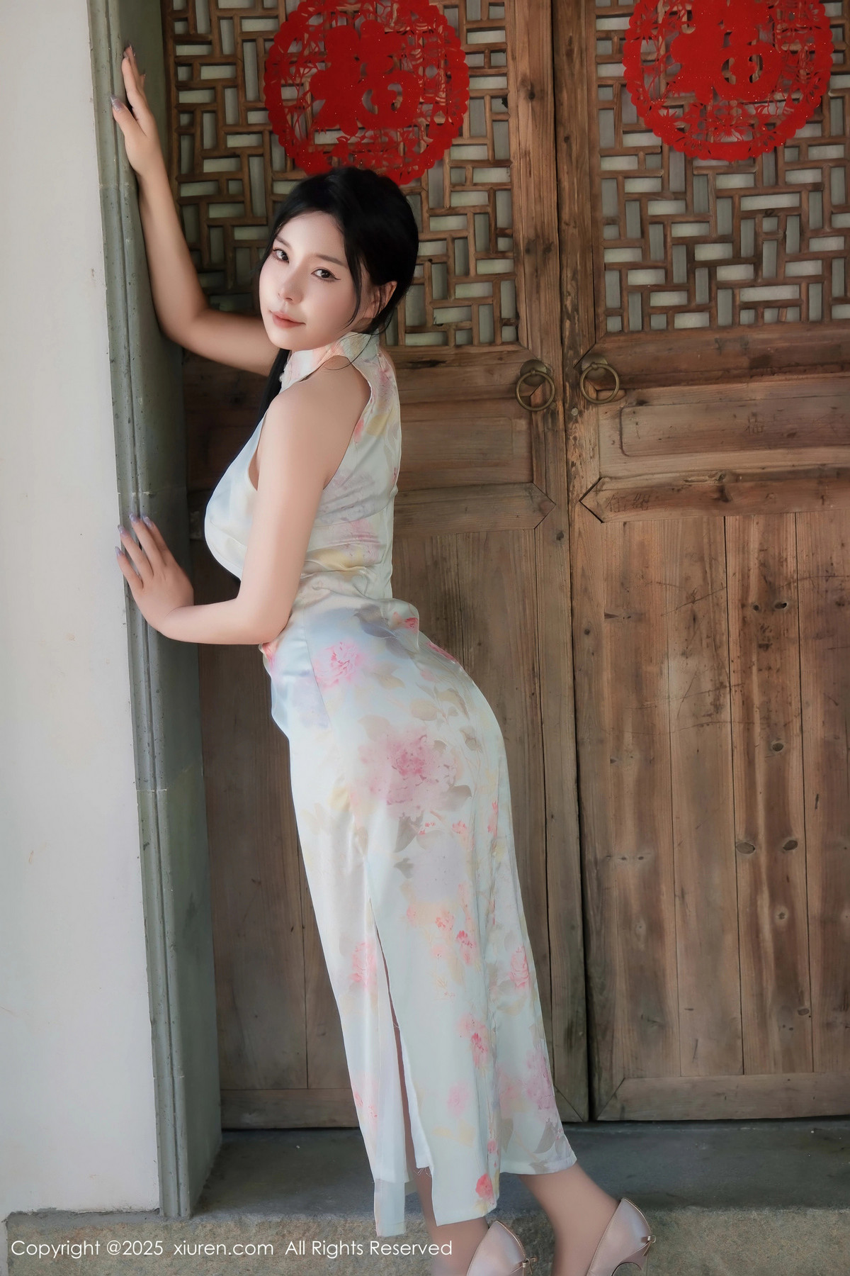 [XiuRen]高清写真图 2025.02.17 No.9893 麦田 丝袜美腿