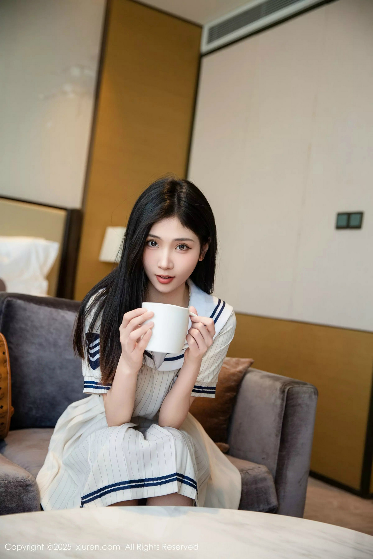 [XiuRen]高清写真图 2025.02.27 No.9942 刘婷婷 丝袜美腿