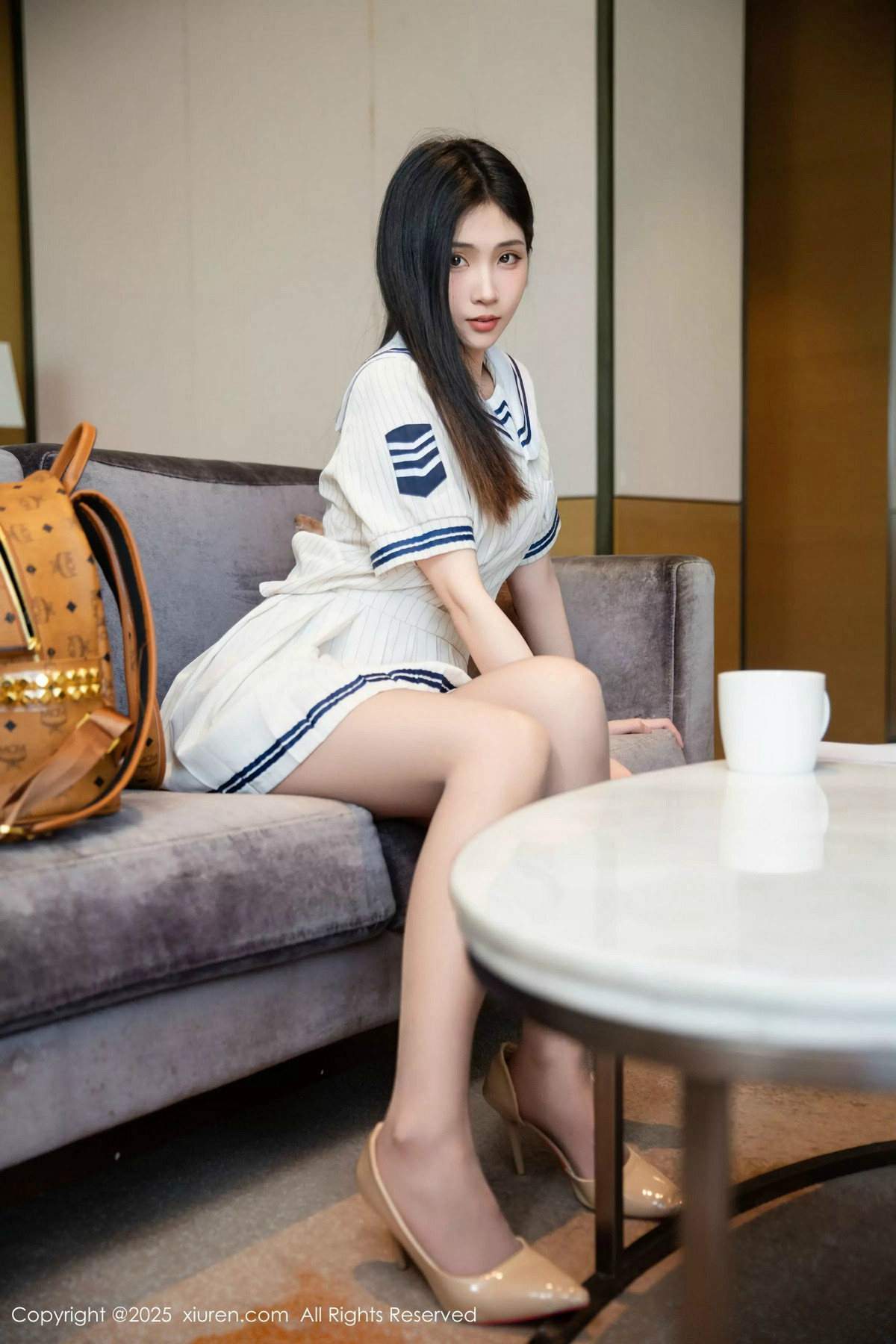 [XiuRen]高清写真图 2025.02.27 No.9942 刘婷婷 丝袜美腿