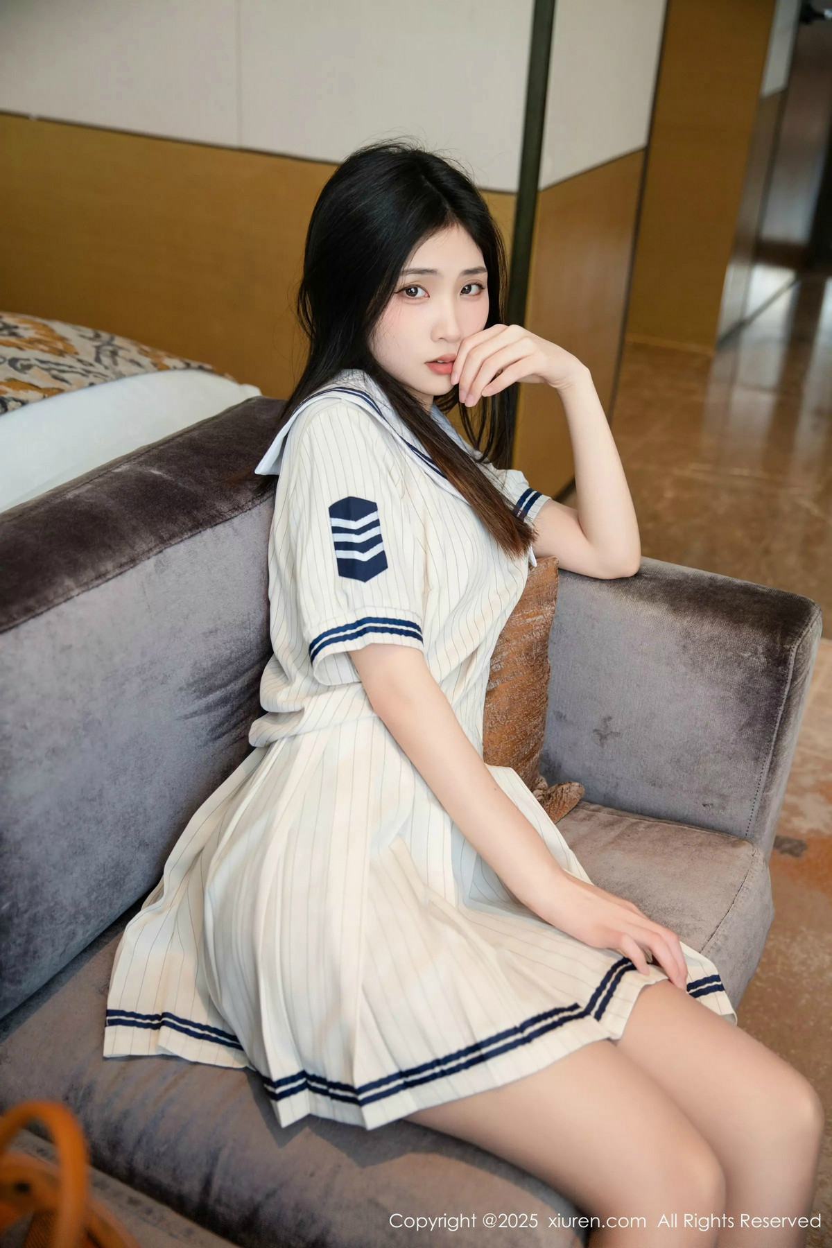 [XiuRen]高清写真图 2025.02.27 No.9942 刘婷婷 丝袜美腿