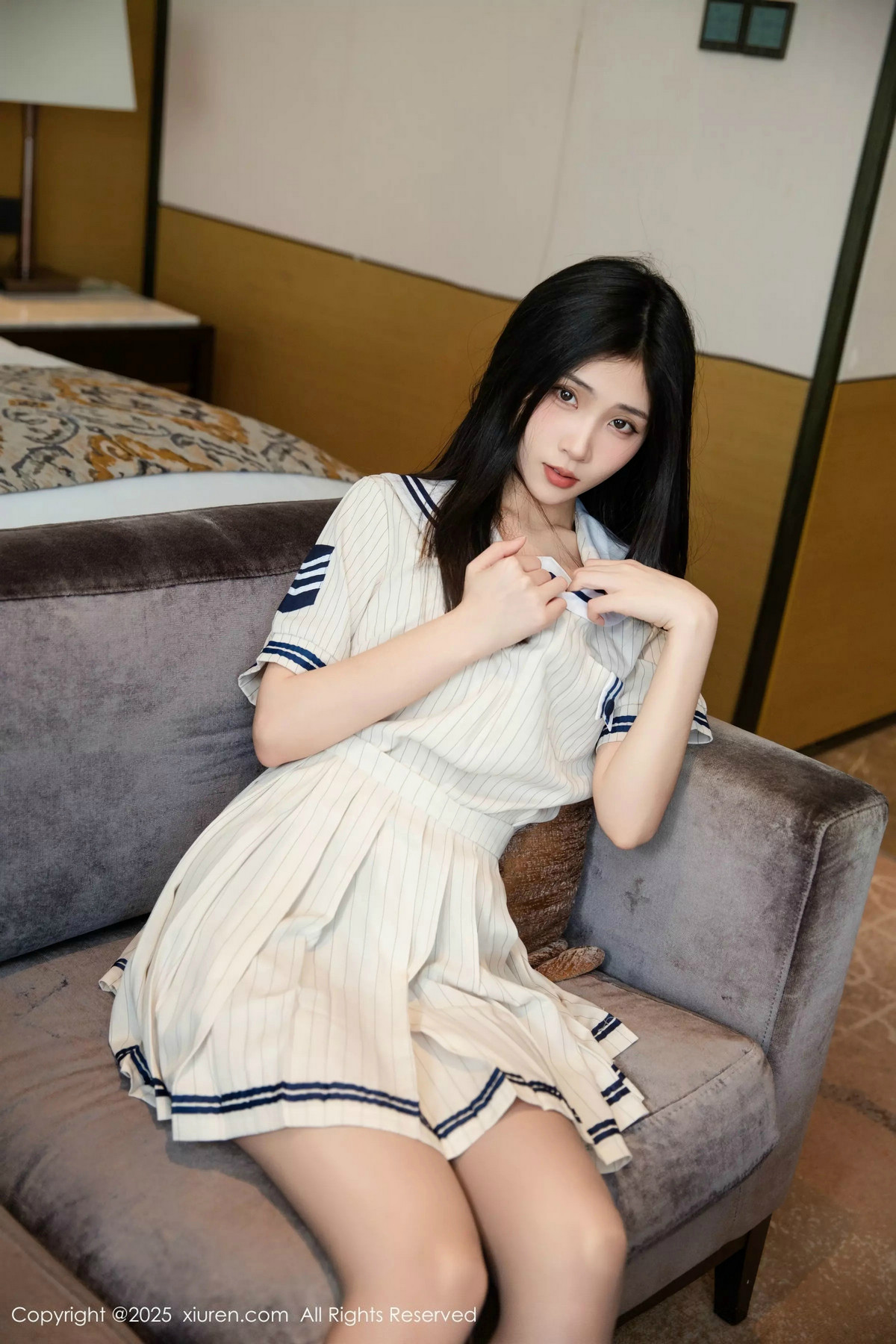 [XiuRen]高清写真图 2025.02.27 No.9942 刘婷婷 丝袜美腿