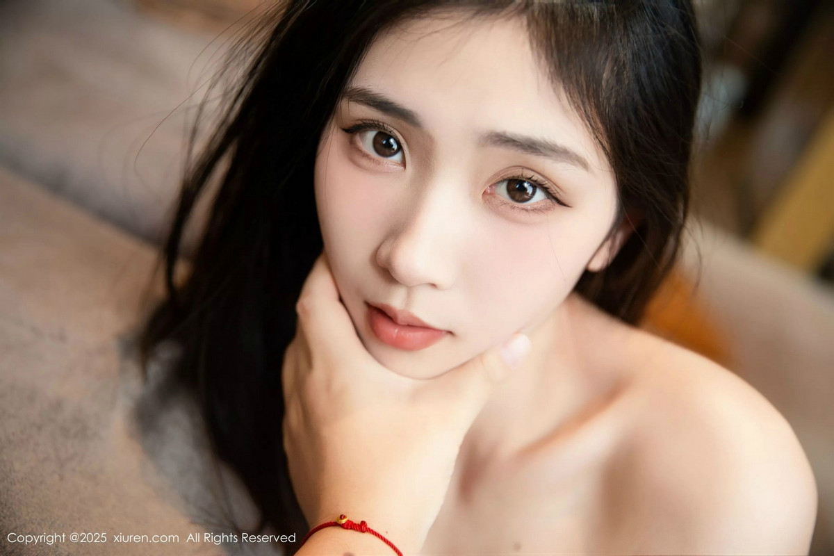 [XiuRen]高清写真图 2025.02.27 No.9942 刘婷婷 丝袜美腿