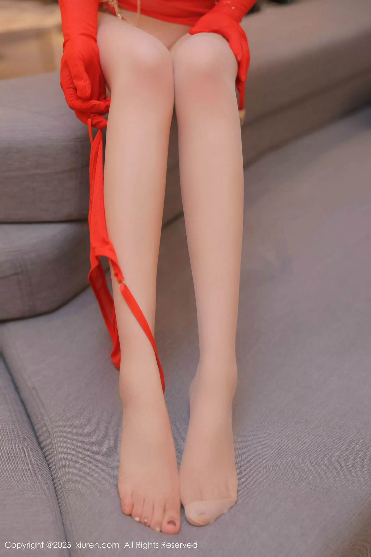 [XiuRen]高清写真图 2025.02.27 No.9943 爱酱里 丝袜美腿