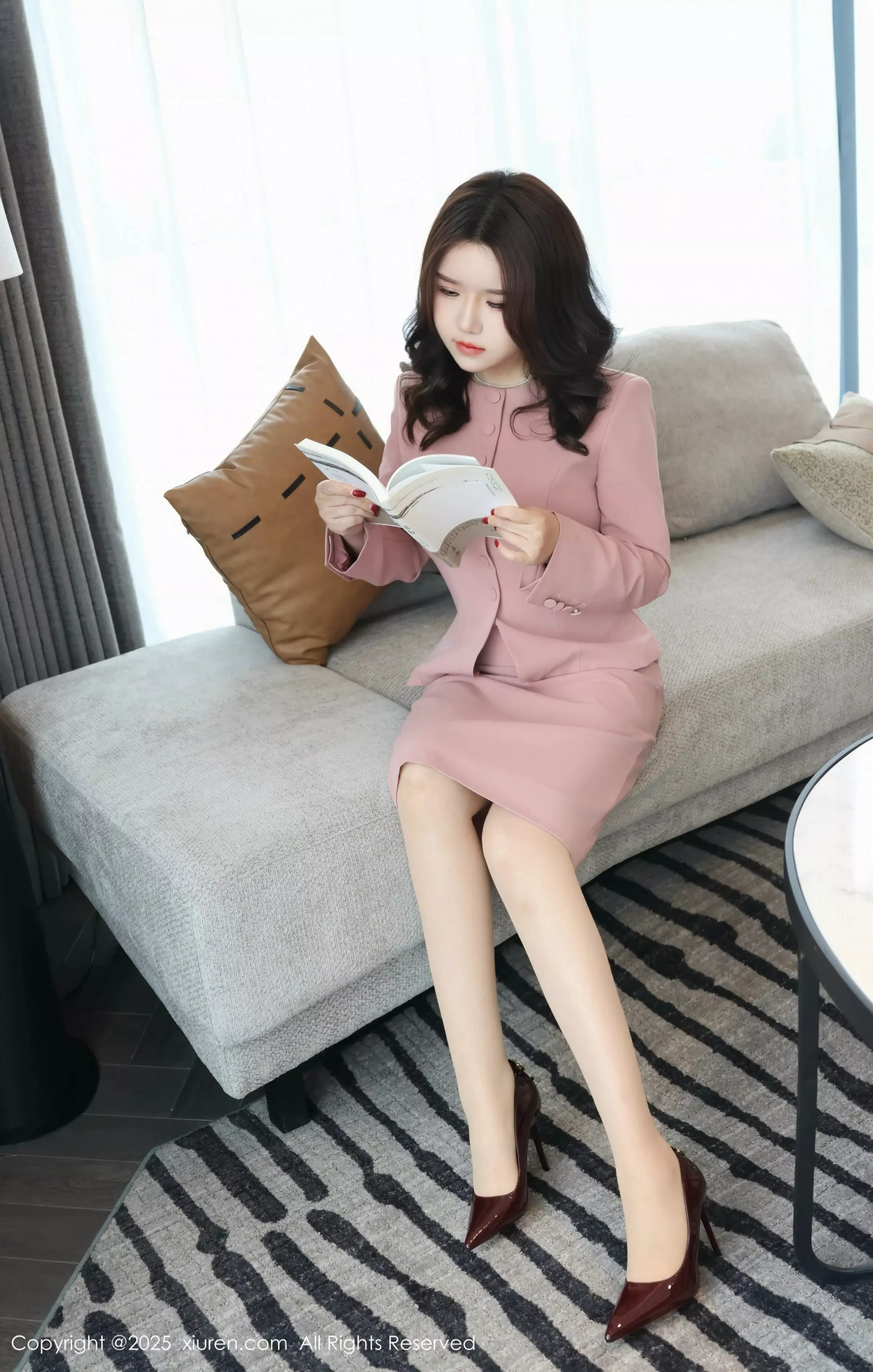 [XiuRen]高清写真图 2025.03.14 No.10020 小薯条nienie 丝袜美腿