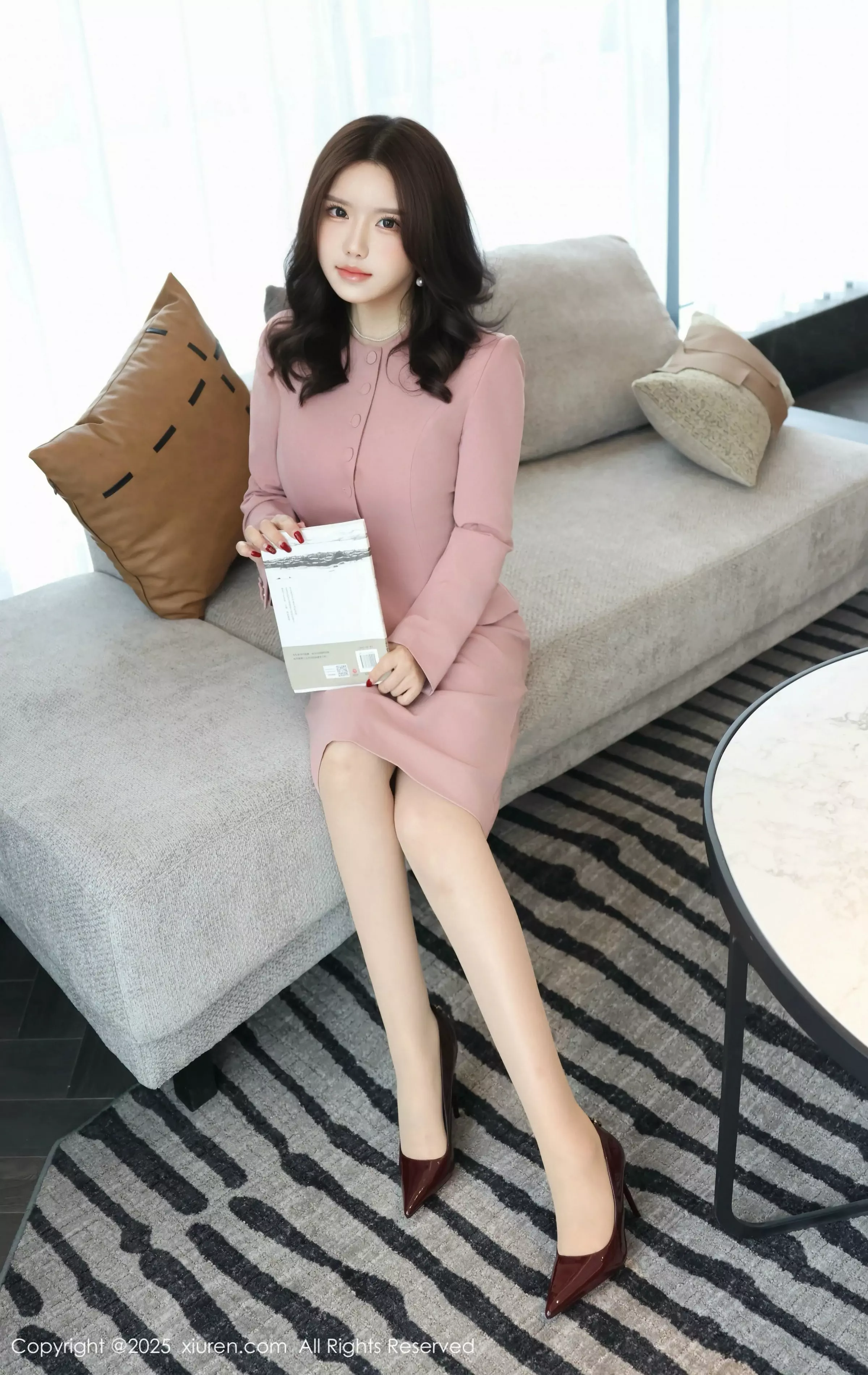 [XiuRen]高清写真图 2025.03.14 No.10020 小薯条nienie 丝袜美腿
