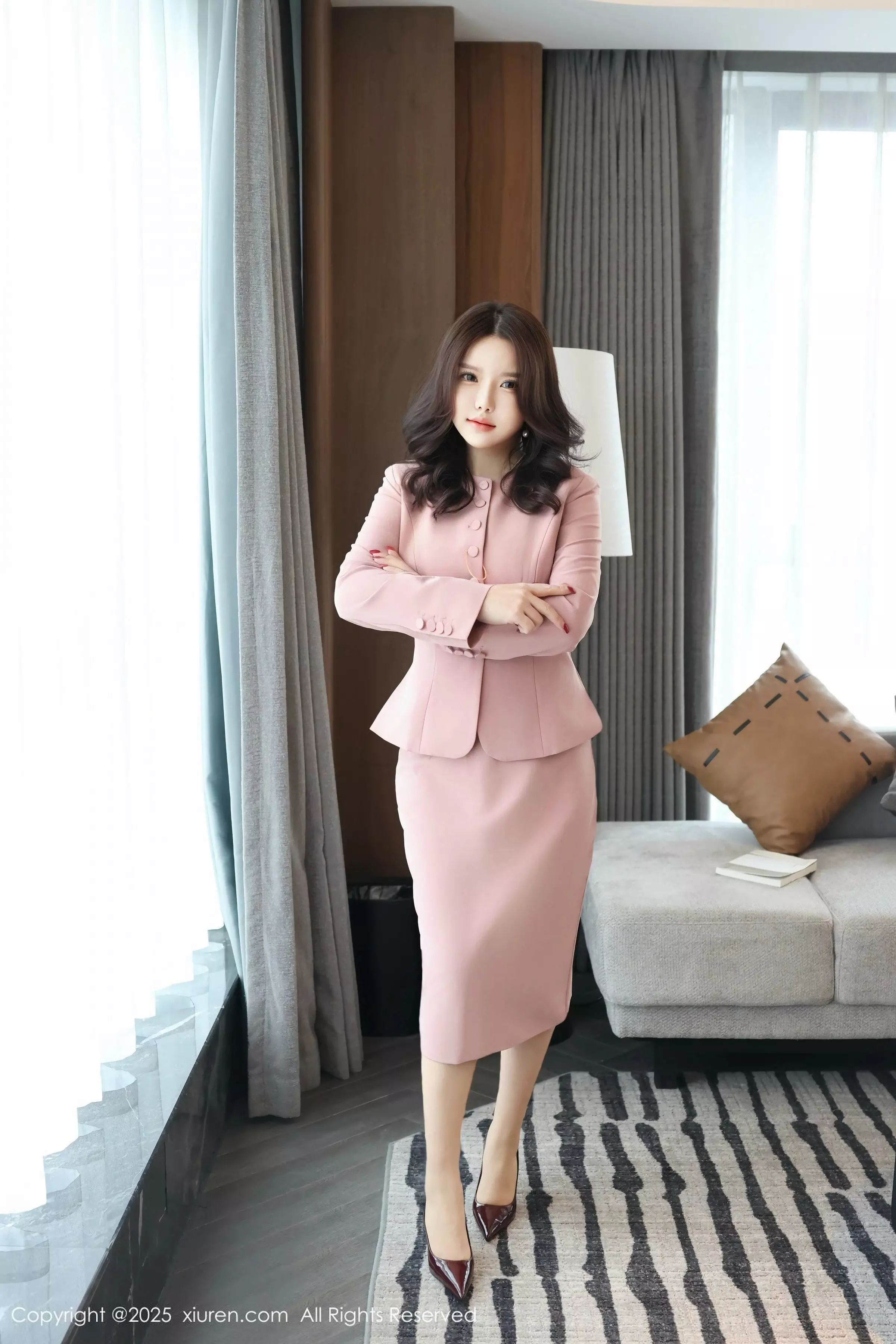 [XiuRen]高清写真图 2025.03.14 No.10020 小薯条nienie 丝袜美腿