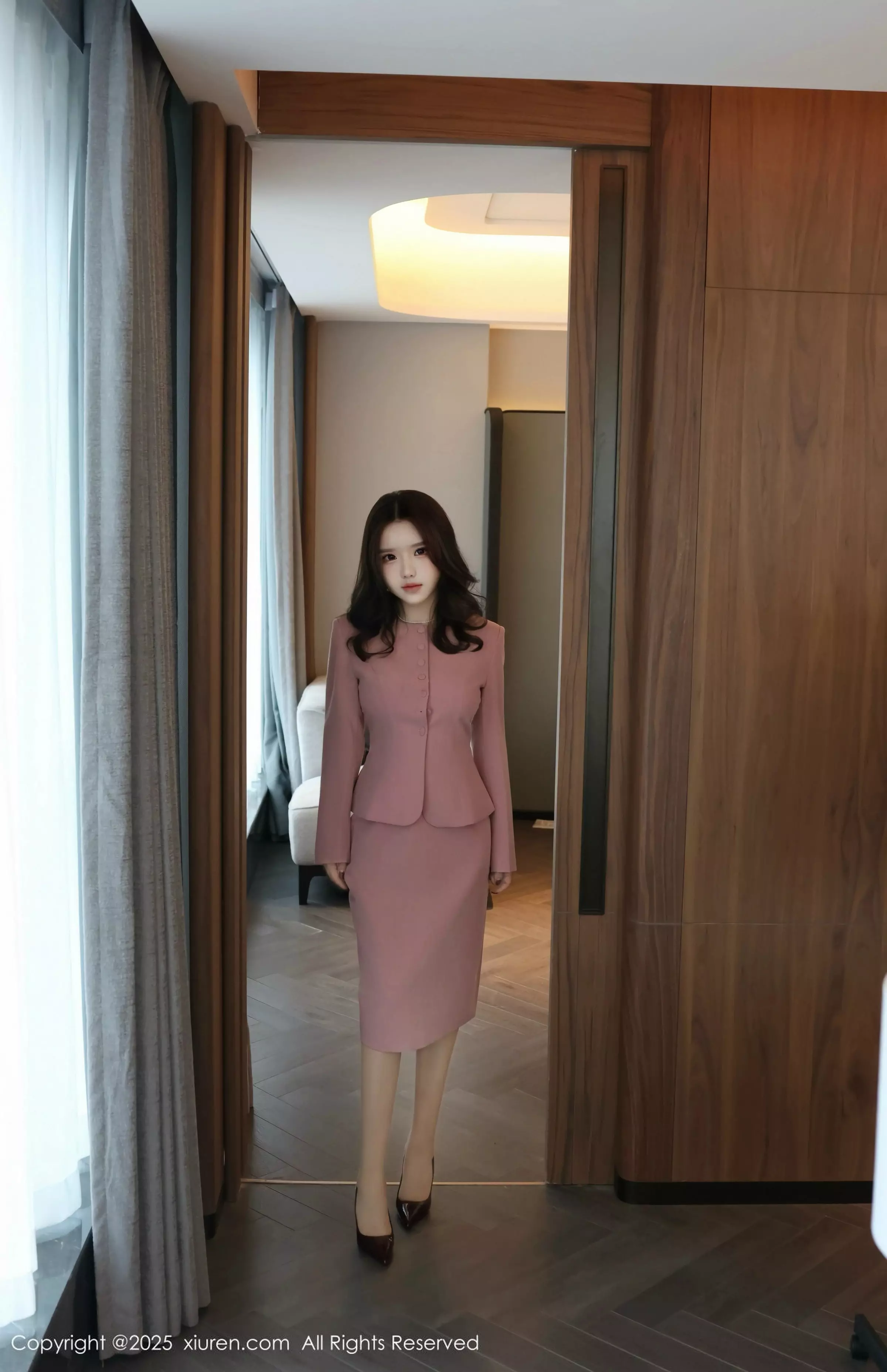 [XiuRen]高清写真图 2025.03.14 No.10020 小薯条nienie 丝袜美腿