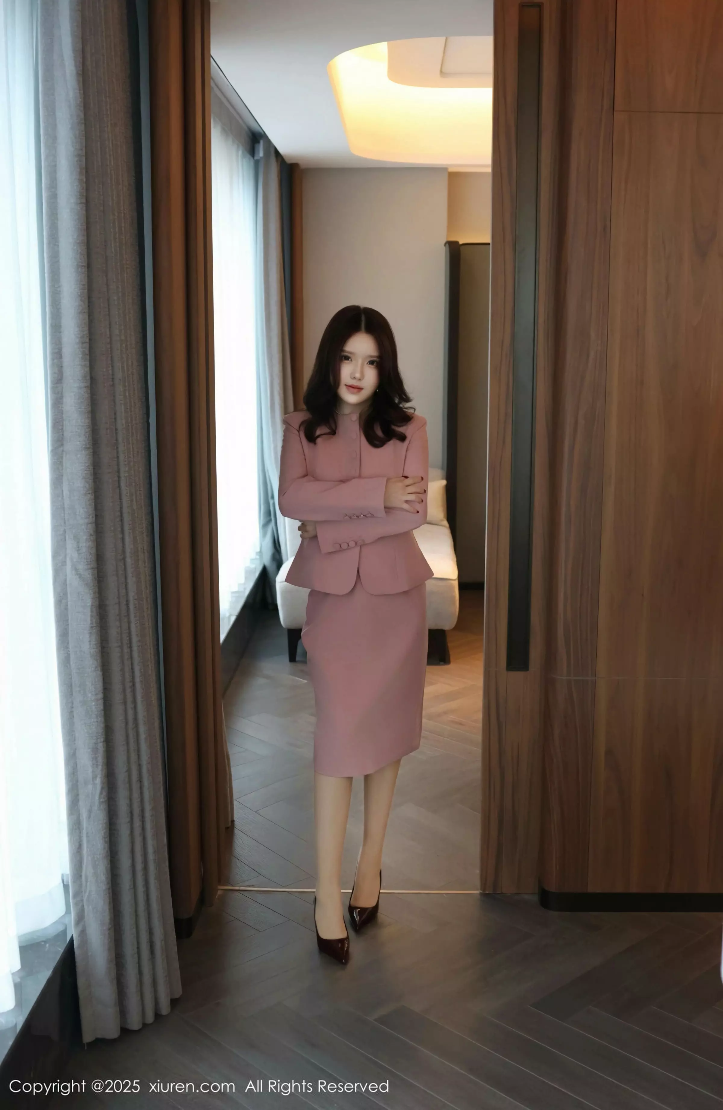 [XiuRen]高清写真图 2025.03.14 No.10020 小薯条nienie 丝袜美腿