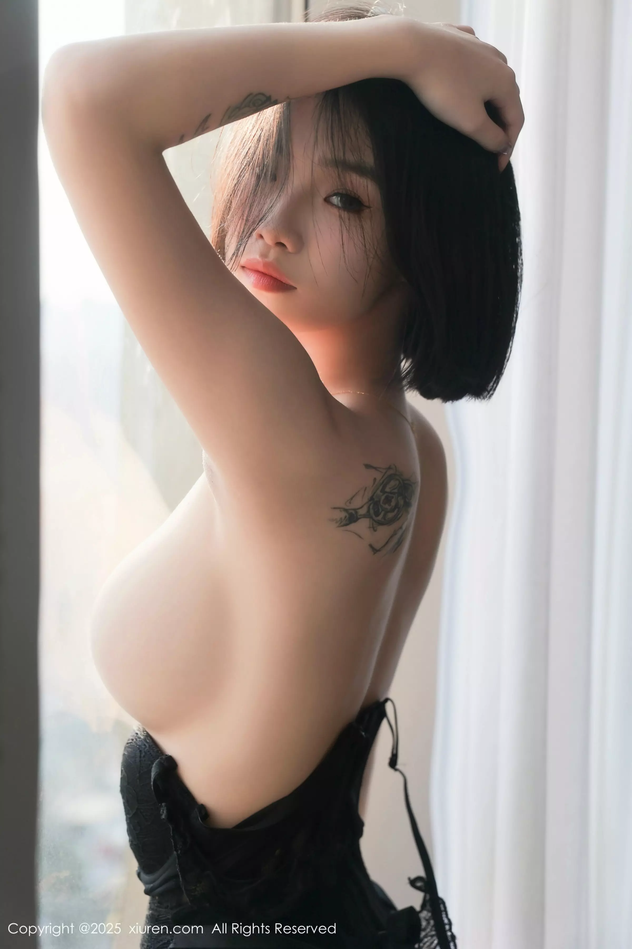 [XiuRen]高清写真图 2025.03.27 No.10076 汐子 魅惑黑丝
