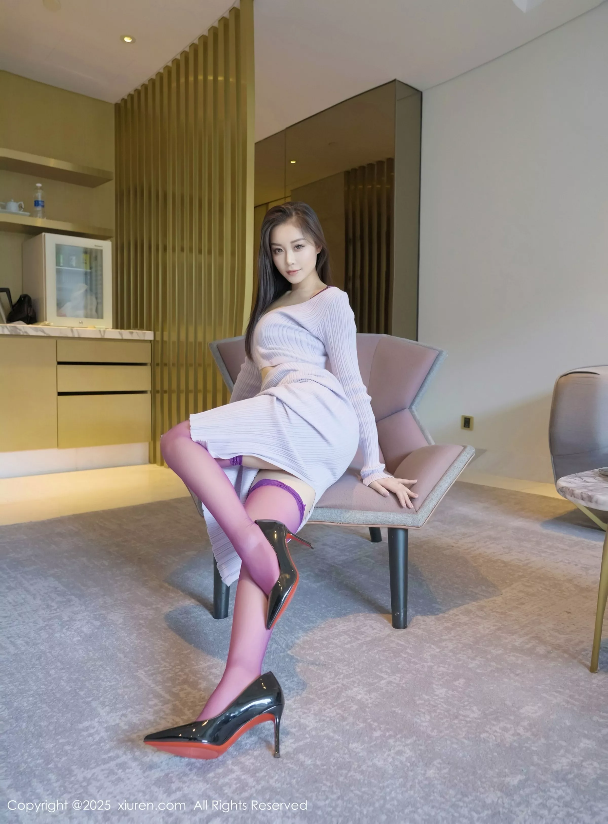[XiuRen]高清写真图 2025.04.15 No.10151 兰滢滢 紫色丝袜