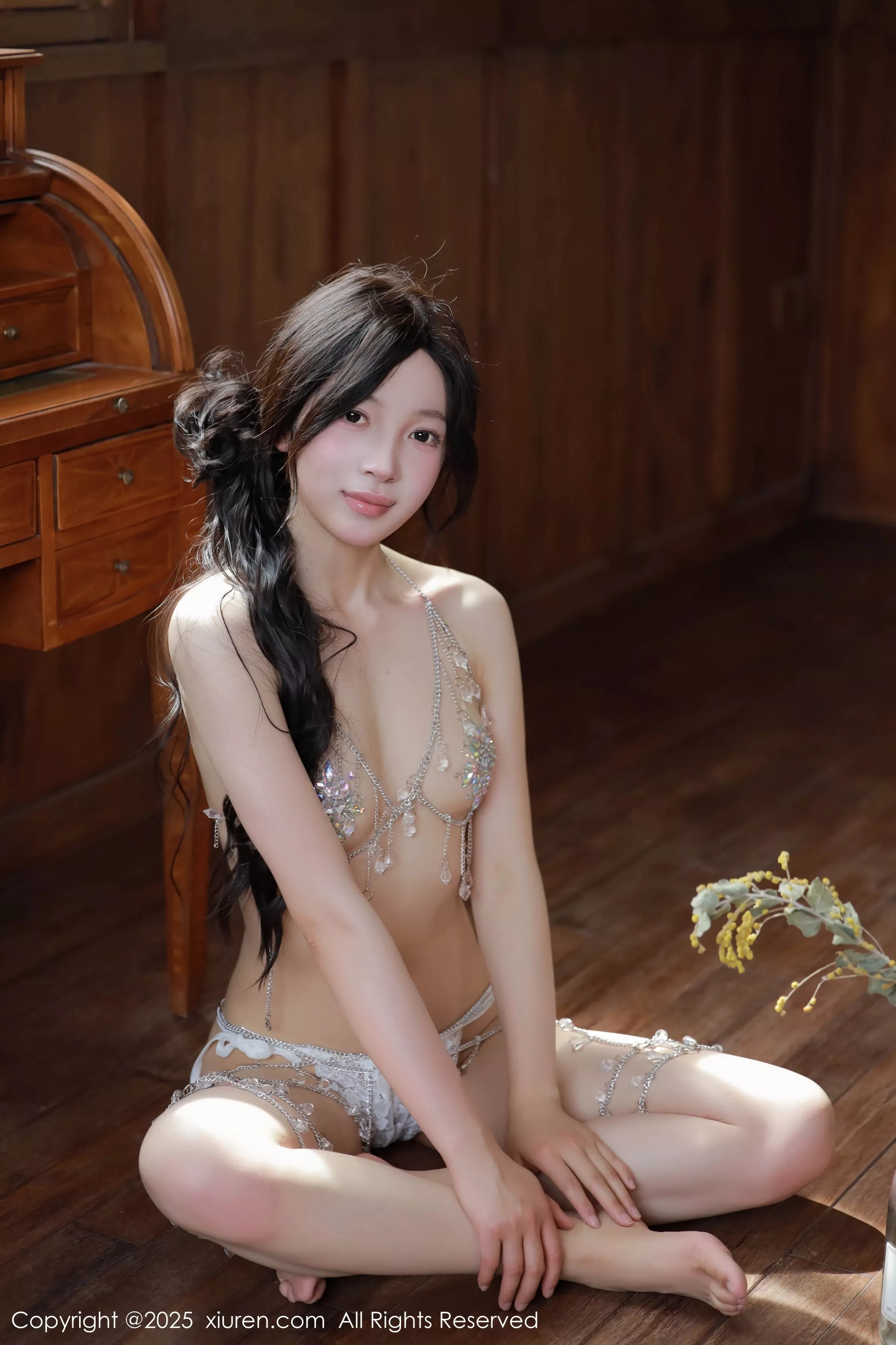 [XiuRen]高清写真图 2025.04.25 No.10198 橙子酱Lillian 白色蕾丝