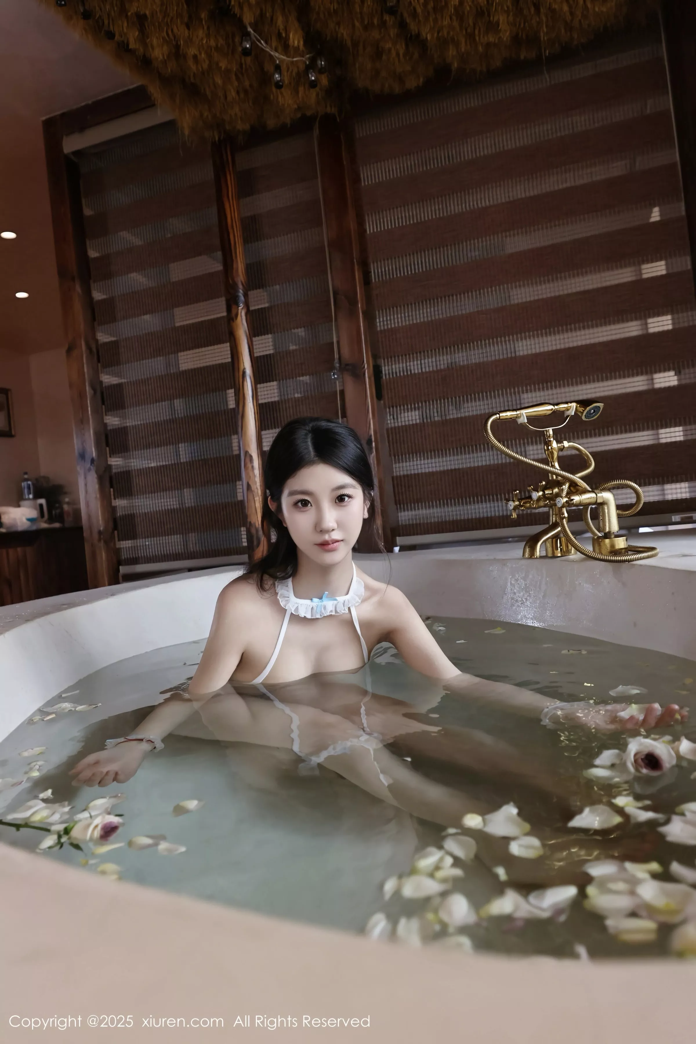 [XiuRen]高清写真图 2025.04.25 No.10199 小芭乐 黑色比基尼