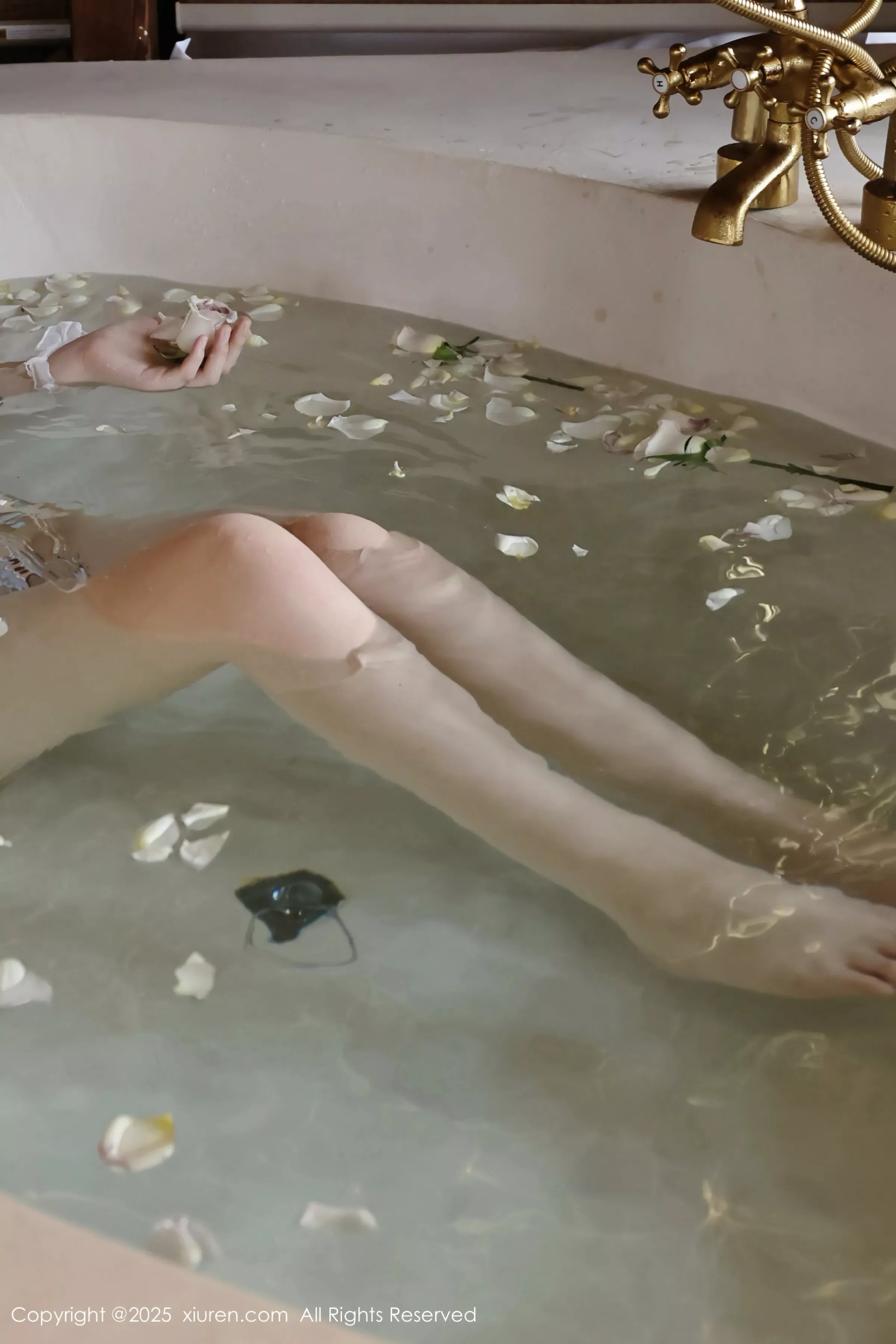 [XiuRen]高清写真图 2025.04.25 No.10199 小芭乐 黑色比基尼