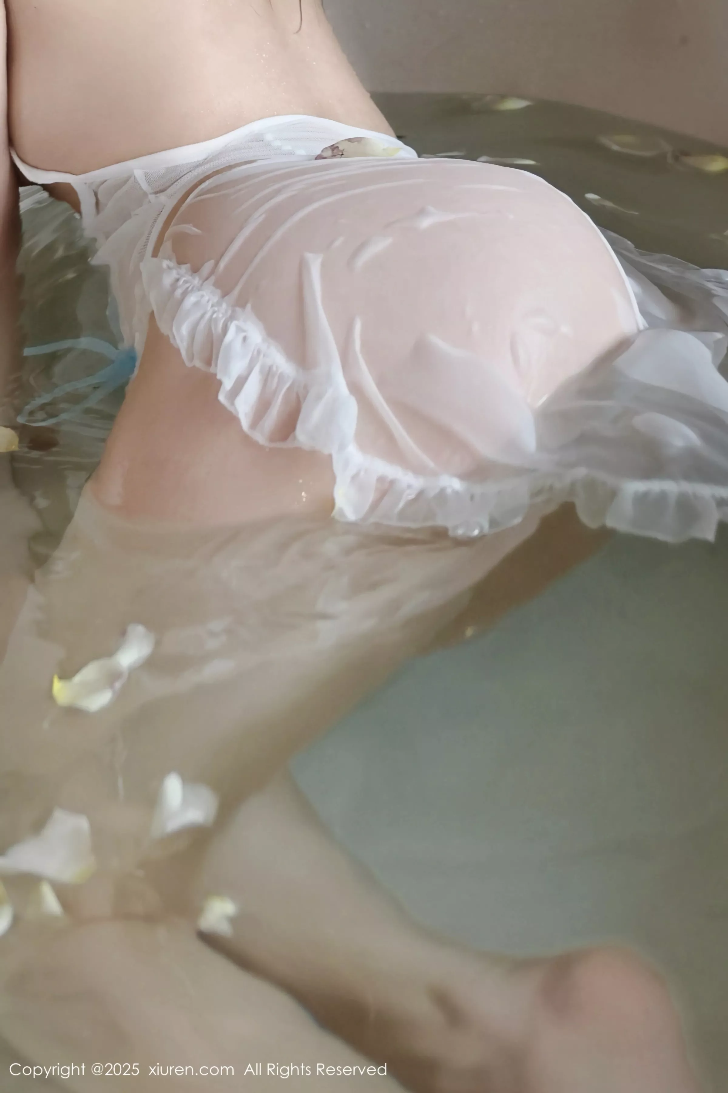 [XiuRen]高清写真图 2025.04.25 No.10199 小芭乐 黑色比基尼