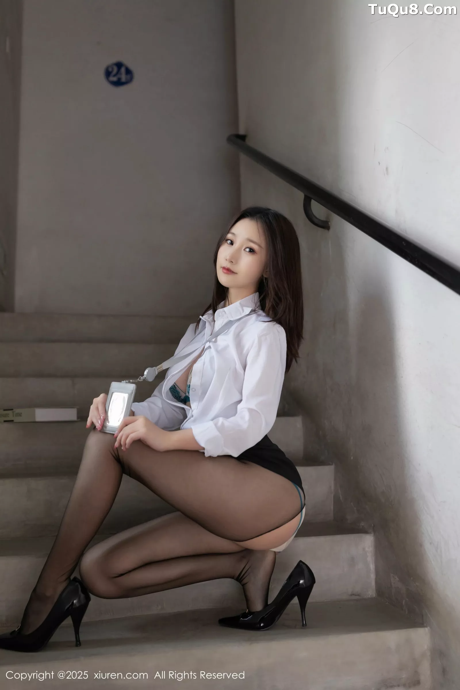 [XiuRen]高清写真图 2025.05.28 No.10337 杏子Yada 白色OL