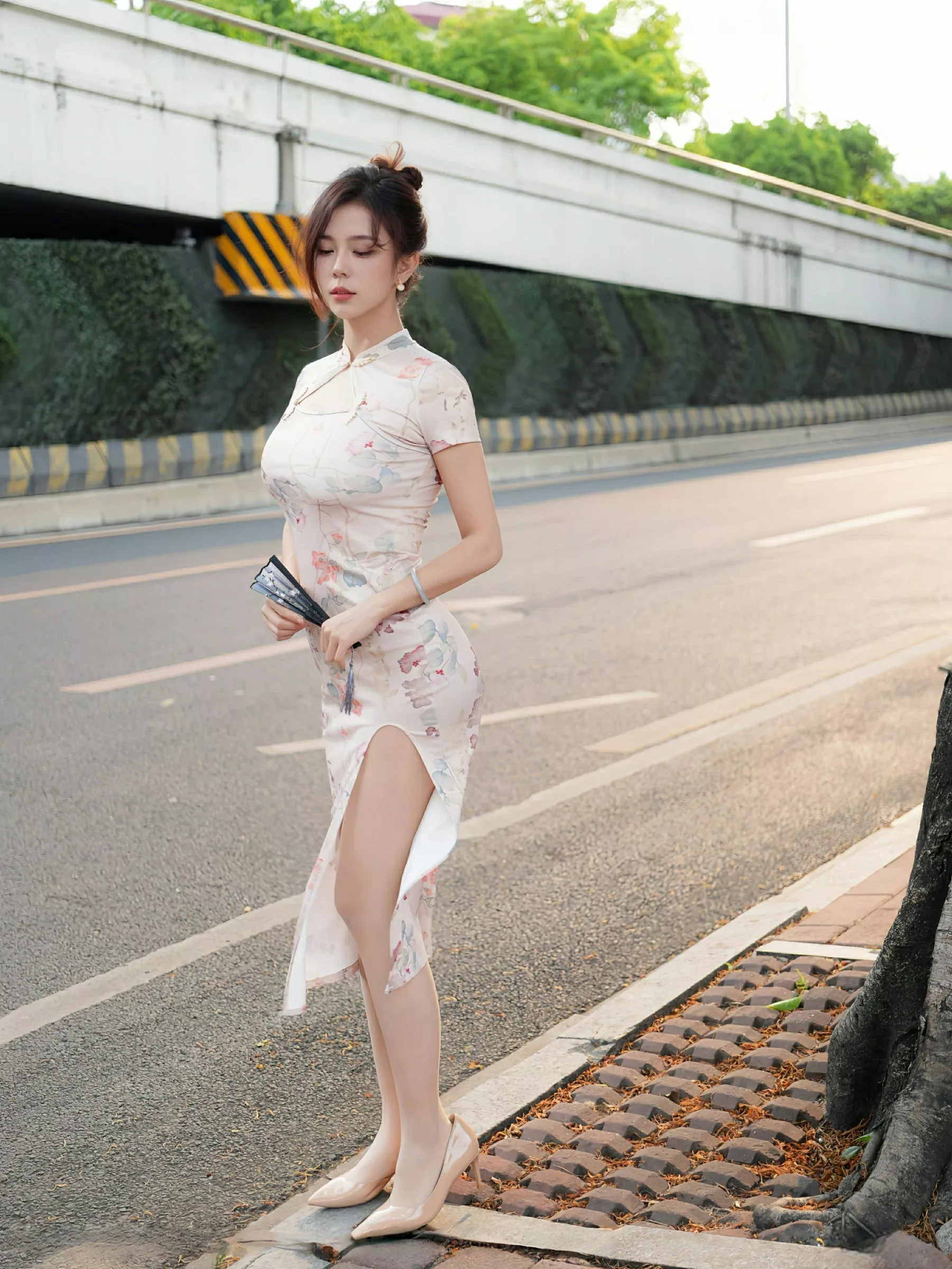 [XiuRen]高清写真图 2025.06.17 No.10419 玫瑰我爱你 浅色旗袍