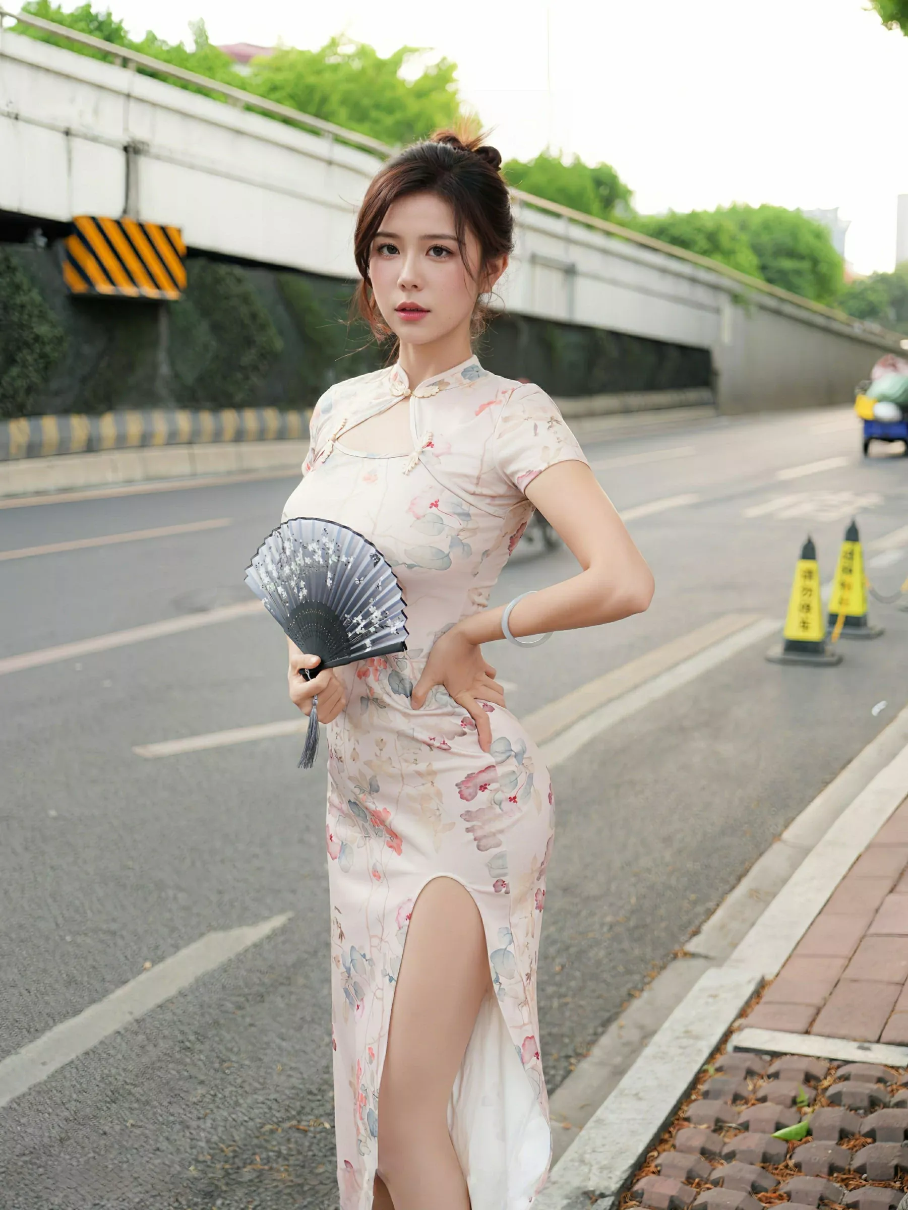 [XiuRen]高清写真图 2025.06.17 No.10419 玫瑰我爱你 浅色旗袍