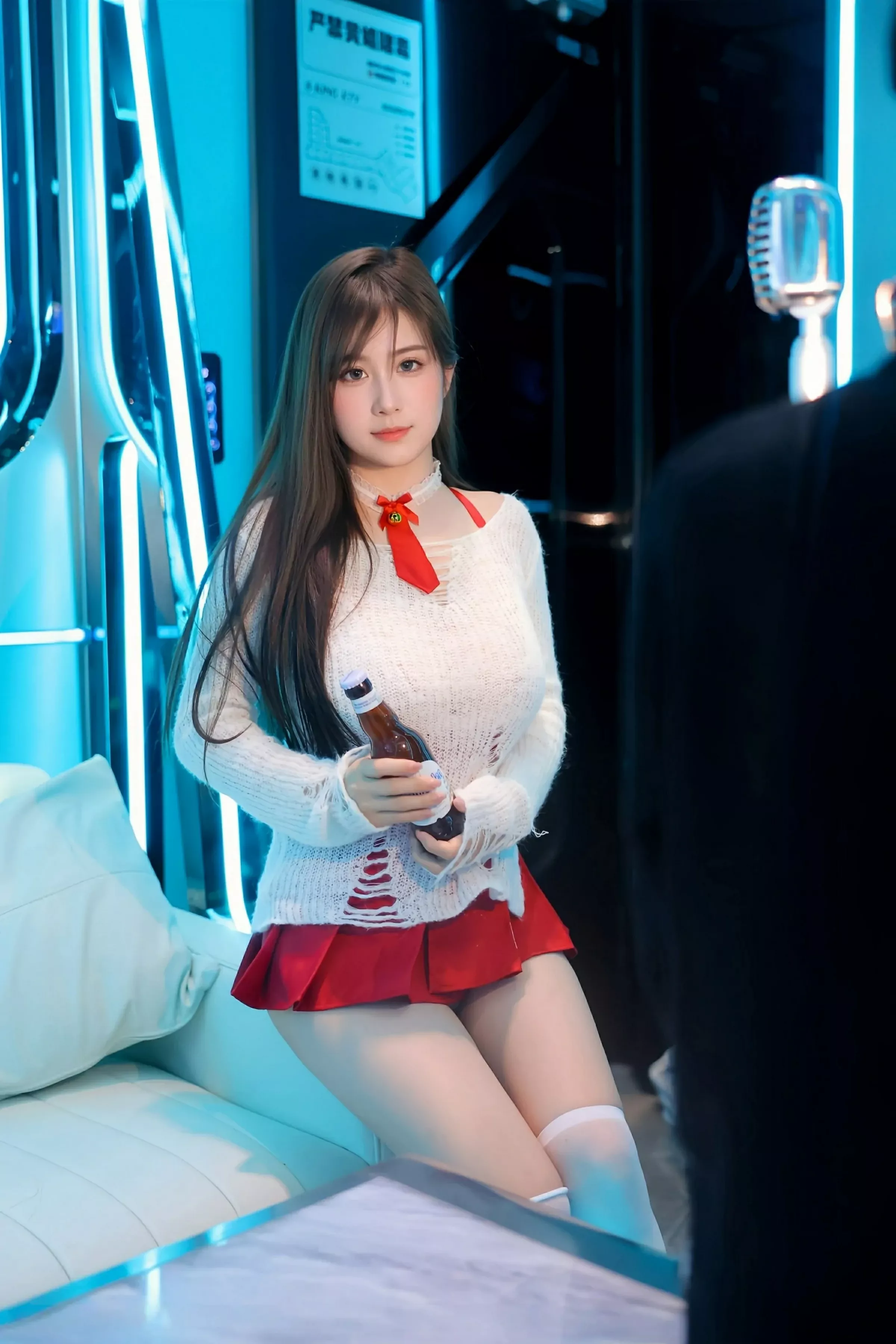 [XiuRen]高清写真图 2025.06.26 No.10470 小肉肉咪 红色短裙