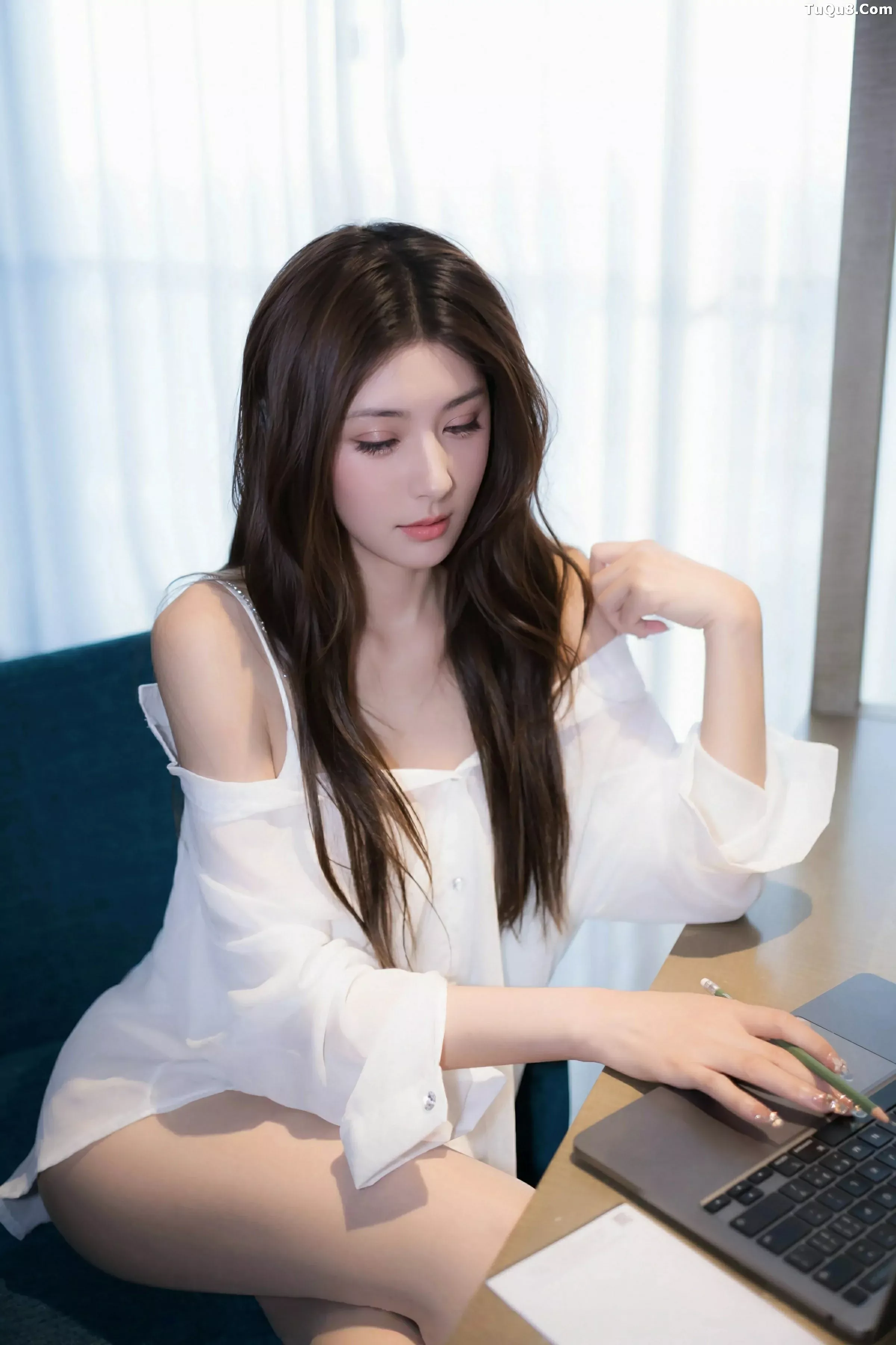 [XiuRen]高清写真图 2025.07.03 No.10502 悦兮 性感白T