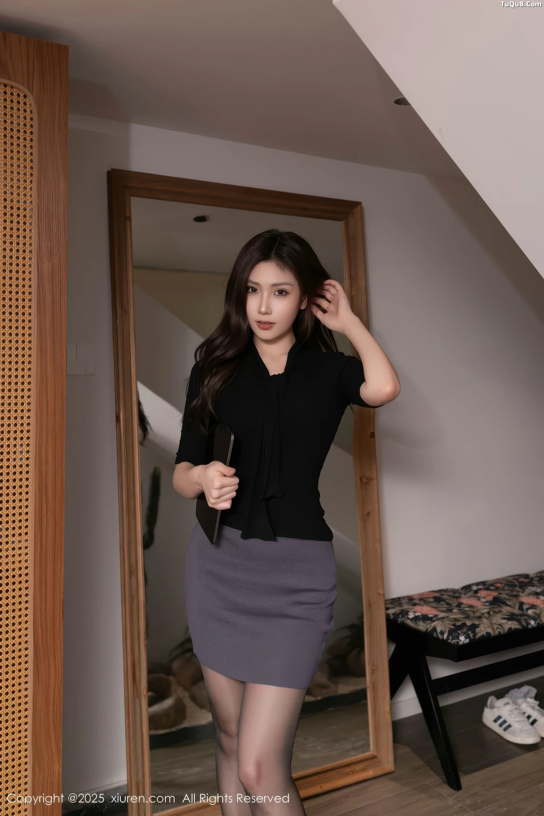 [XiuRen]高清写真图 2025.10.30 No.10930 刘婷婷 OL服饰