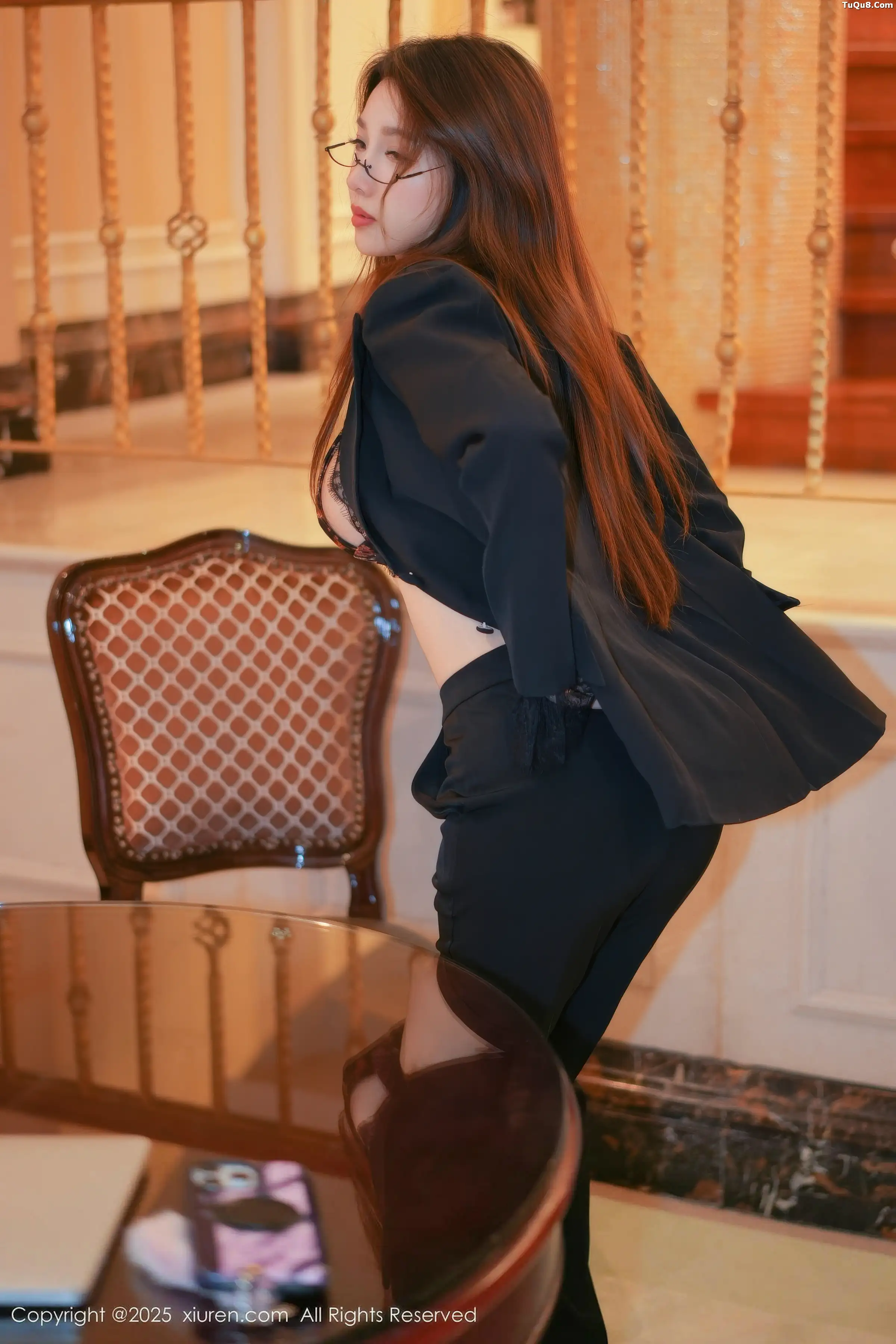 [XiuRen]高清写真图 2025.11.19 No.11007 Twins-夭夭 闪亮黑丝