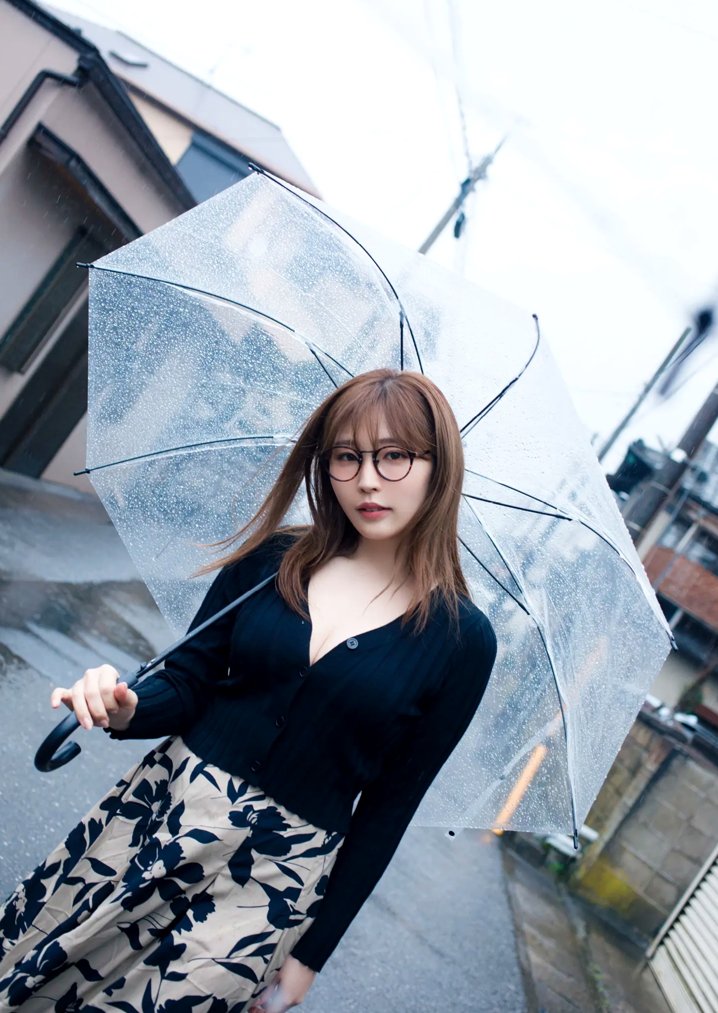 花雨 - 雨の音花の賑わい 雨中街头车内性感眼镜美少女写真 [54P]